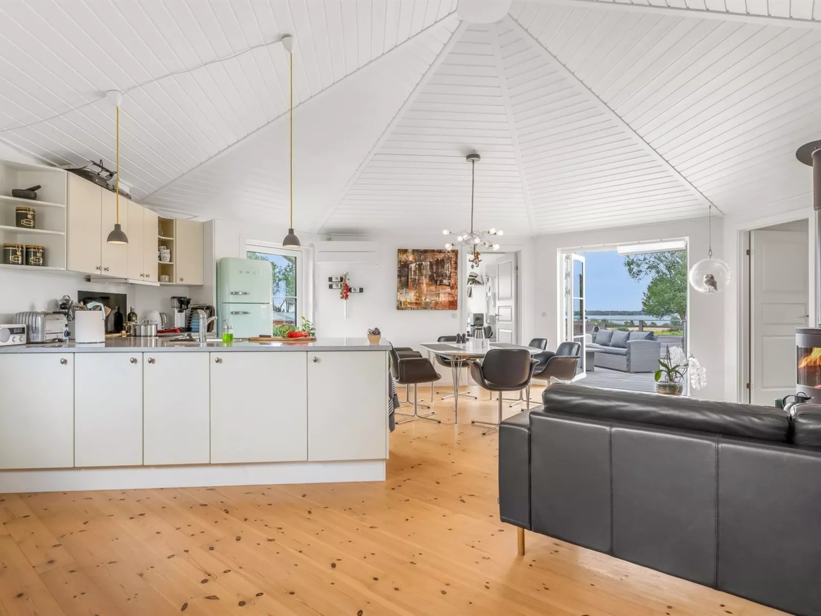 "Glenda" - 2.1km from the sea-Binnen