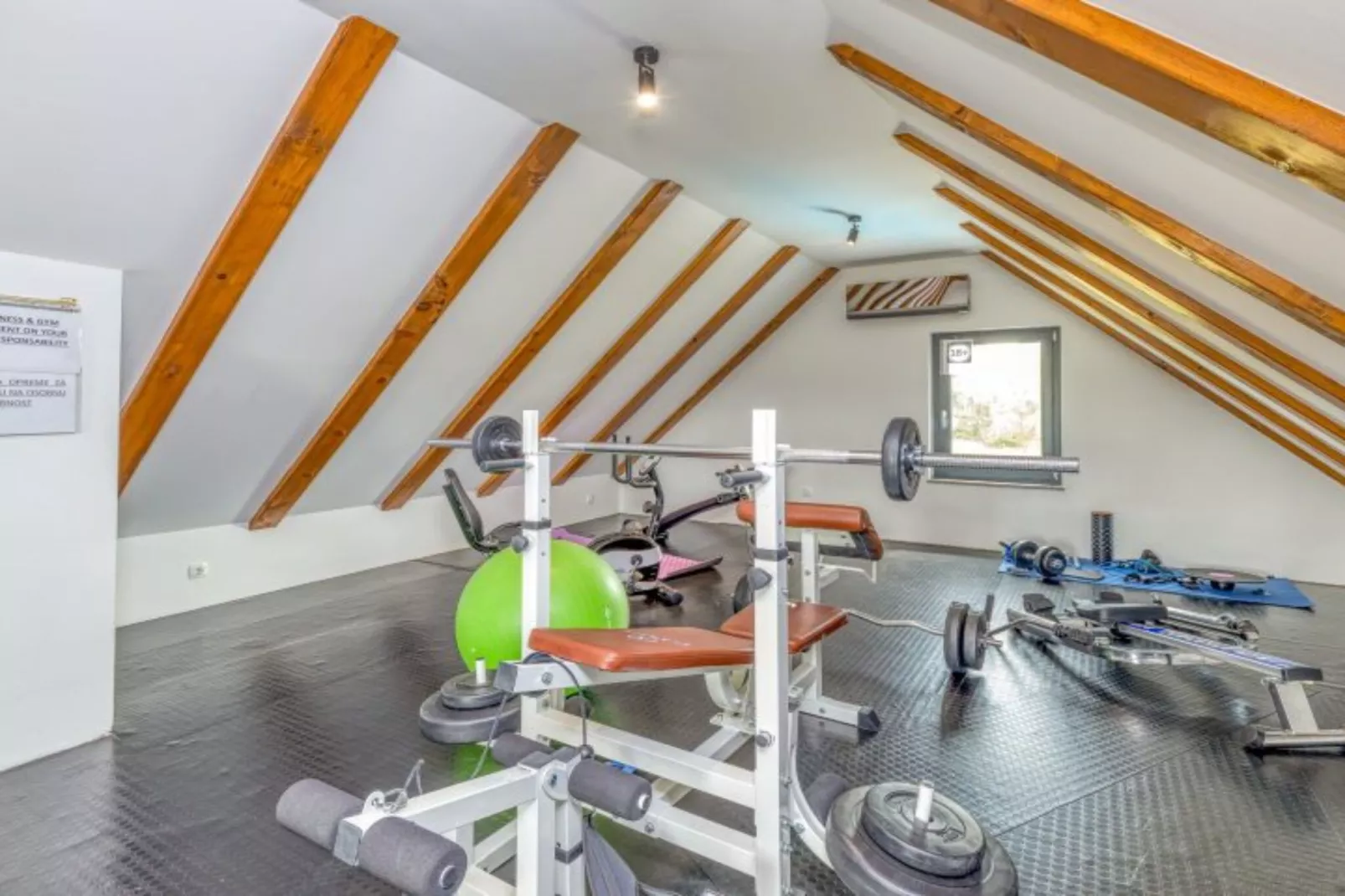 Four Bedroom Holiday House Mali Raj with Pool-Sportzaal