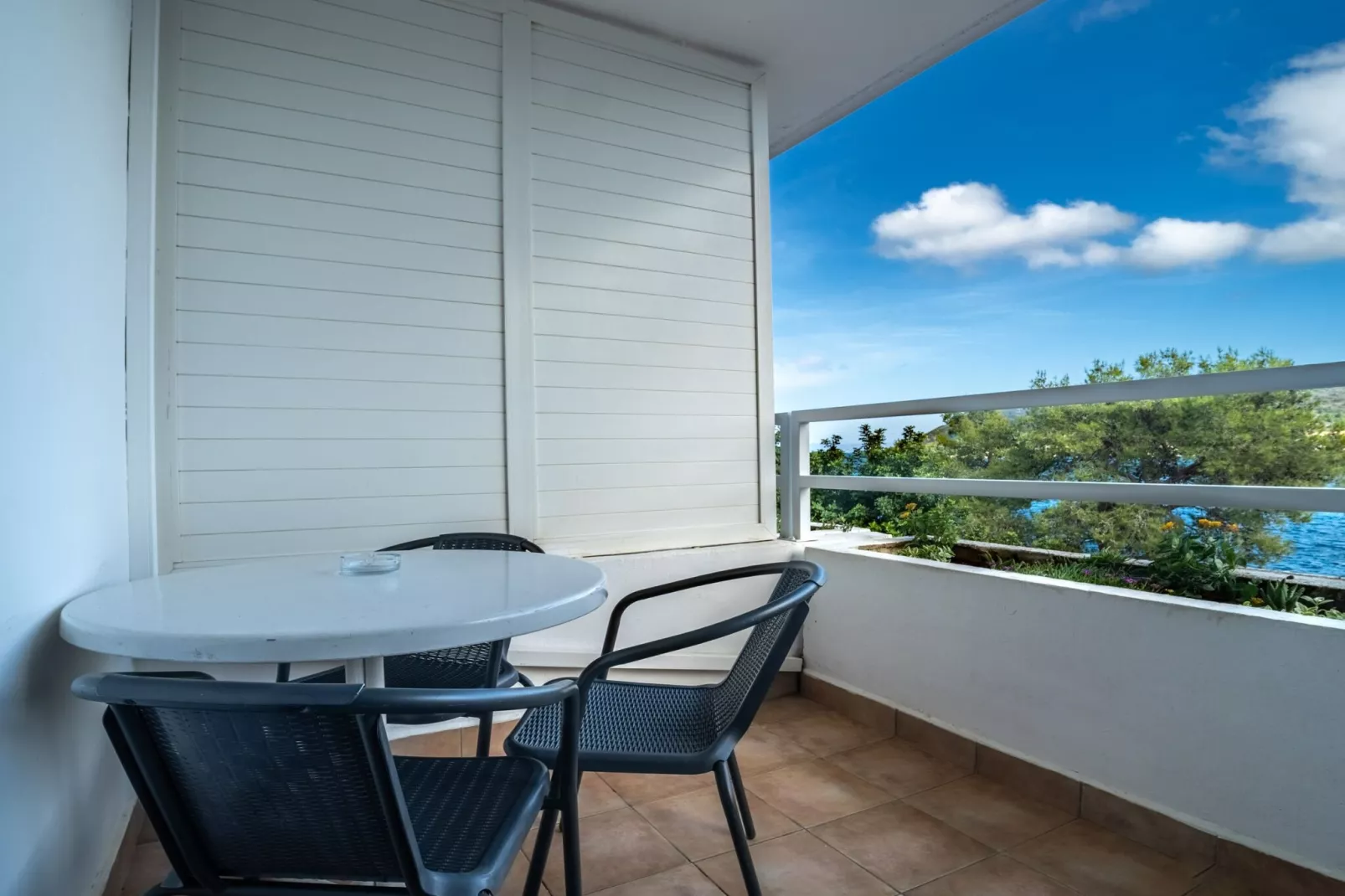 Hotel Issa - Double Room Sea View 8 - Terrasbalkon