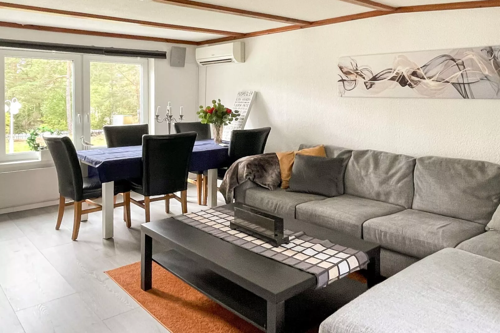 Villa in de archipel met zwembad en terras-Binnen