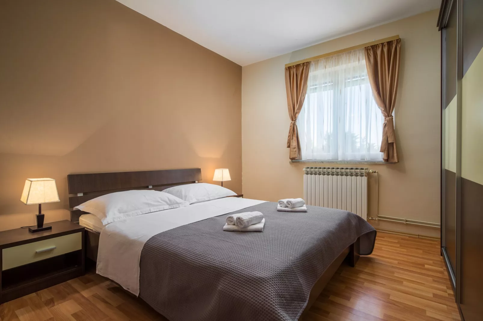 Villa Olea with private heated pool-Slaapkamer