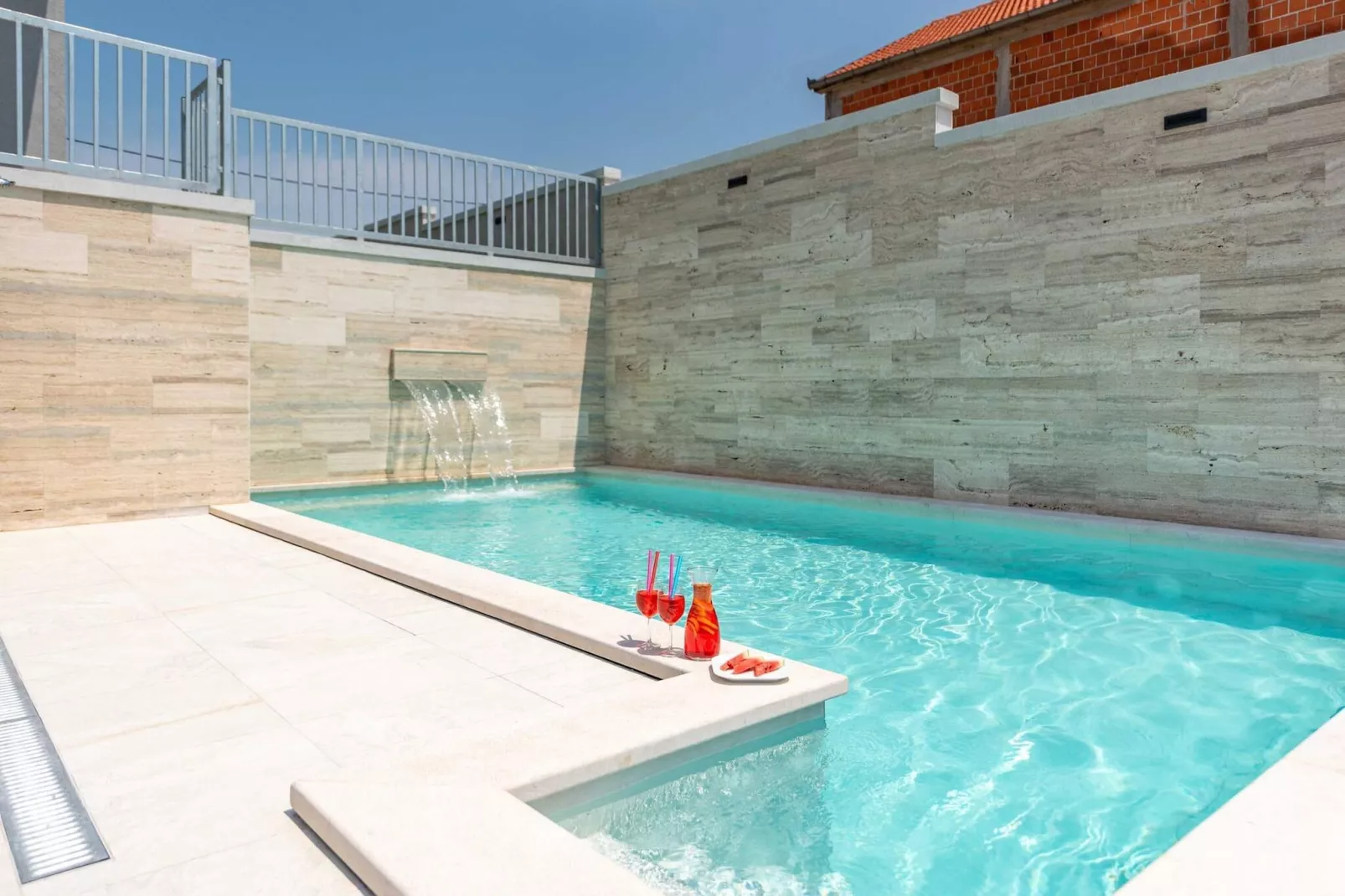 Villa Pezer with heated pool & sauna-Zwembad