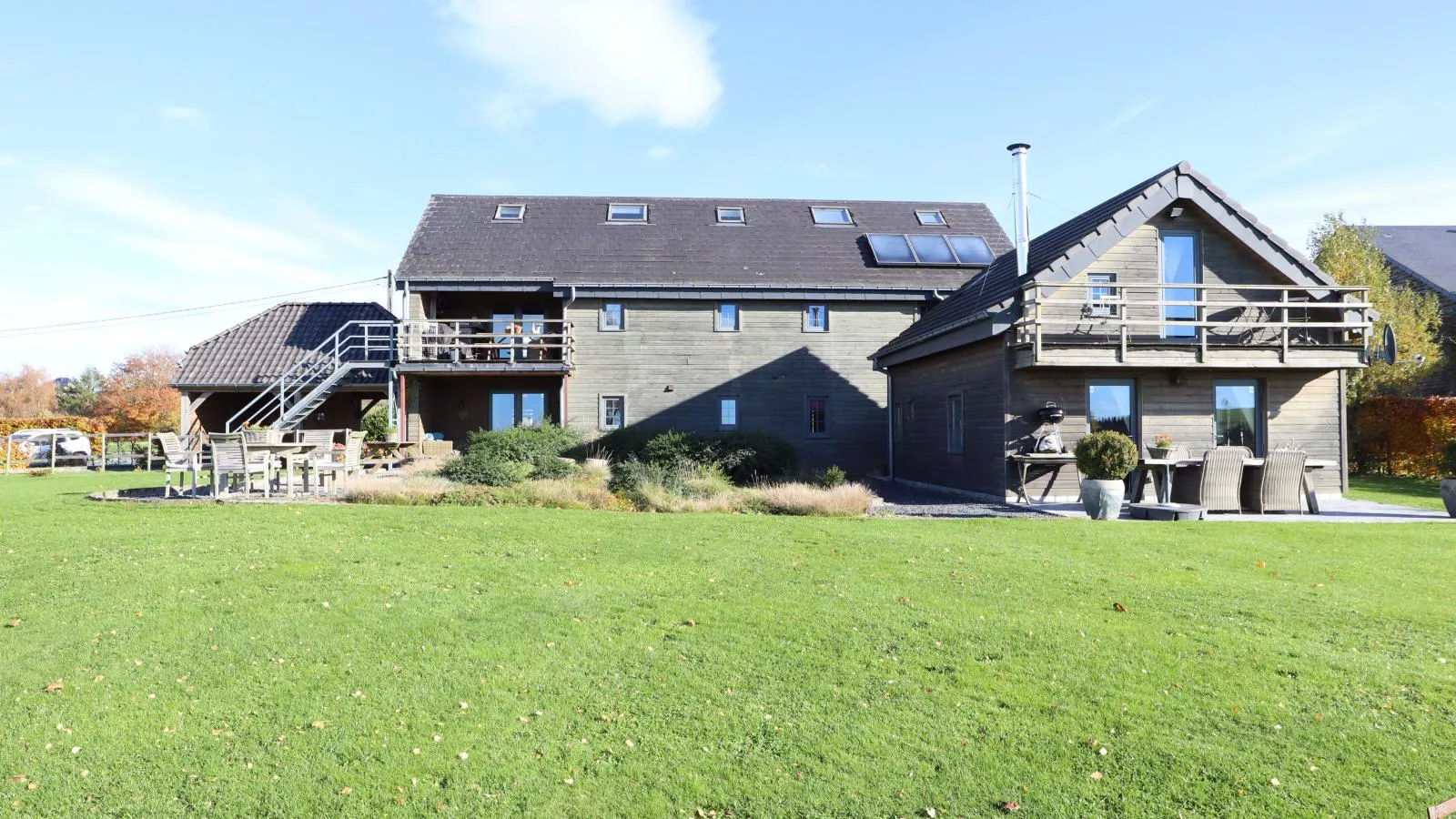 Petit Wilogne-Buitenkant zomer