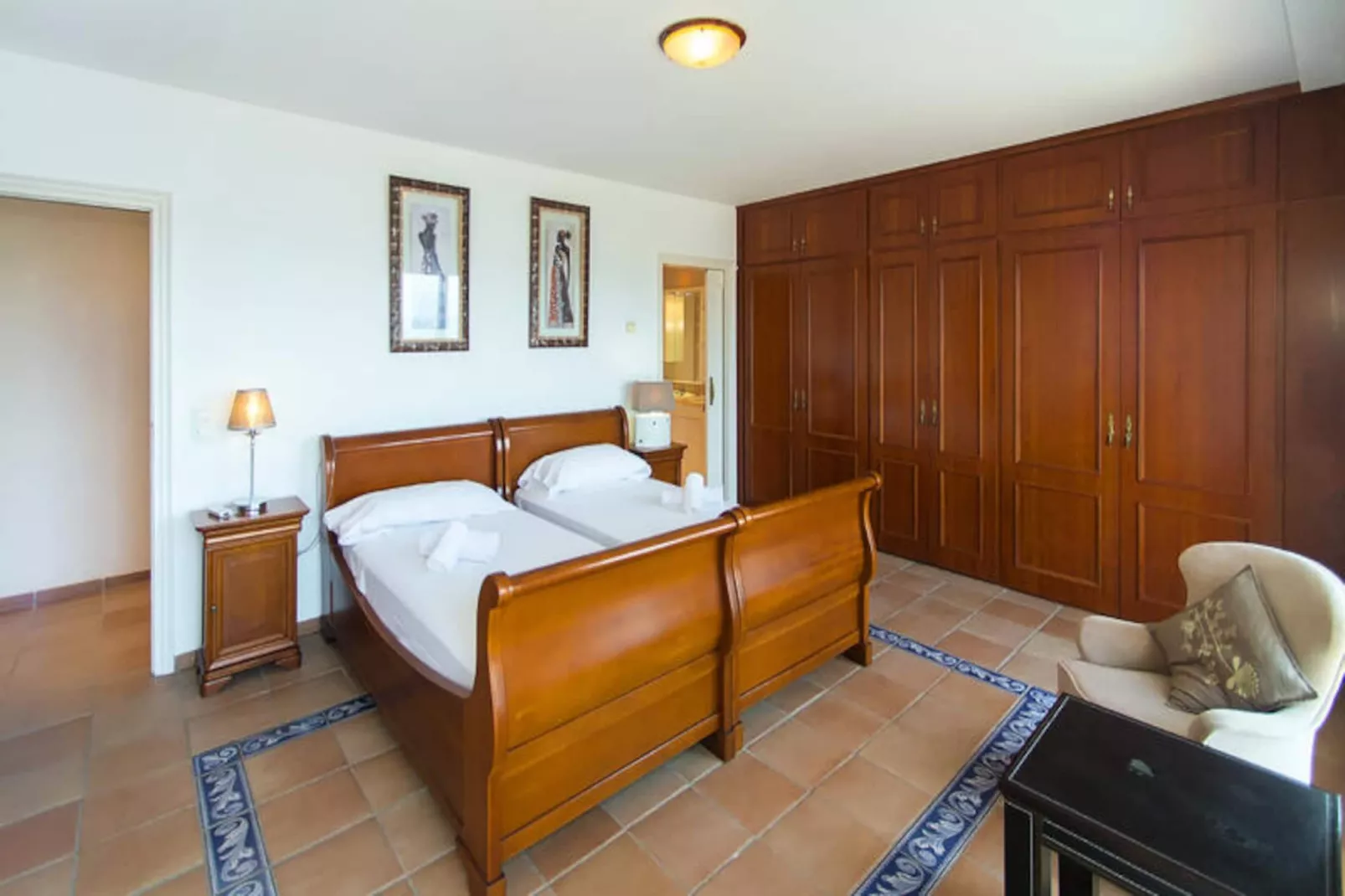 Maison à Roses-Niet-getagd