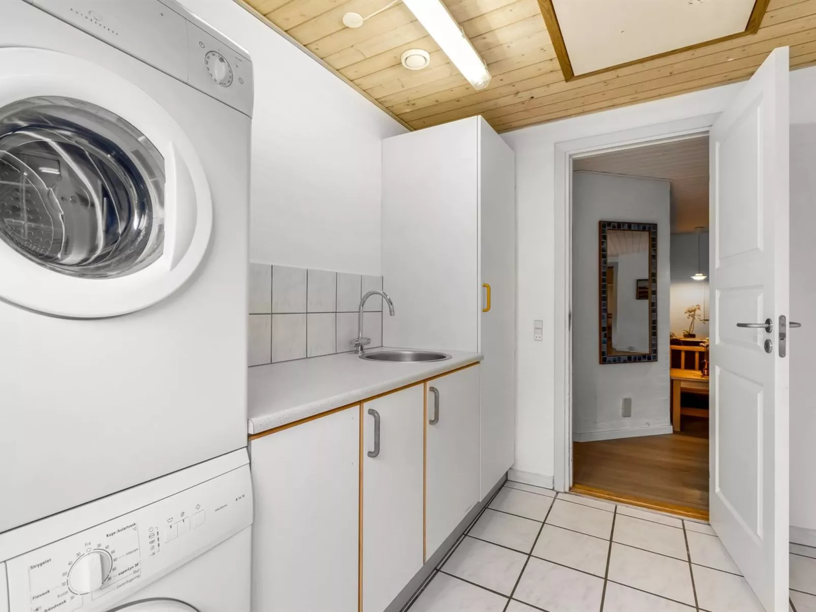 "Marilisa" - 700m to the fjord-Binnen