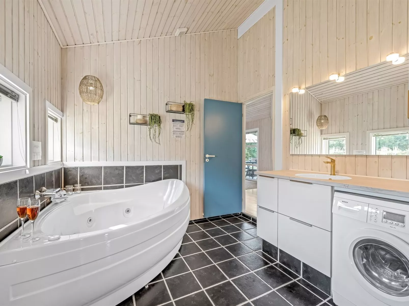 "Sviðandi" - 1.5km from the sea-Binnen