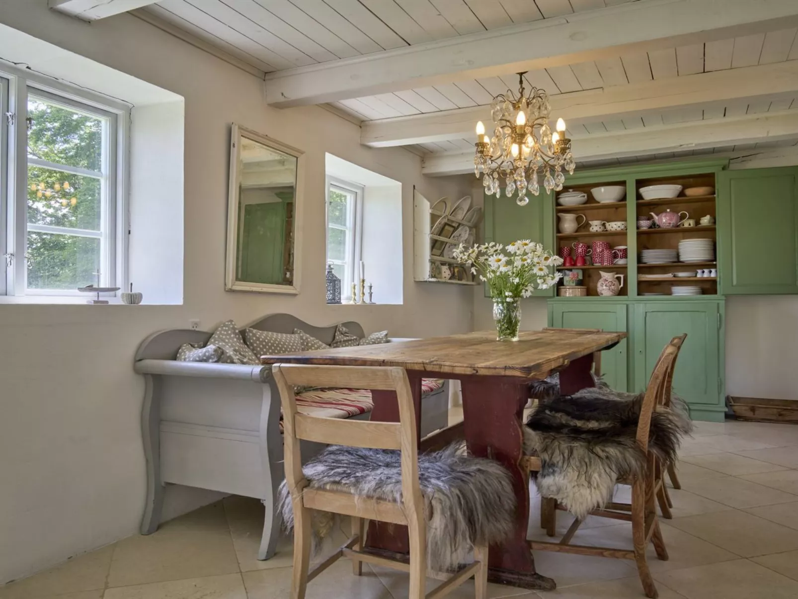 "Merrit" - 250m from the sea-Binnen