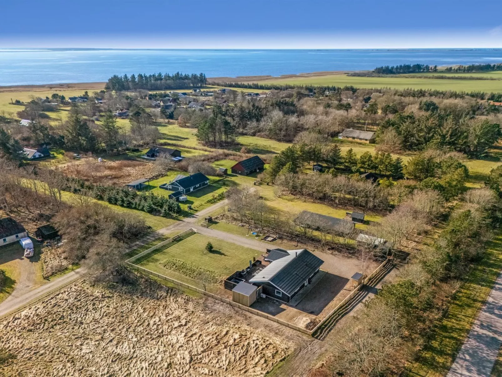 "Elisaveta" - 400m to the fjord-Buiten