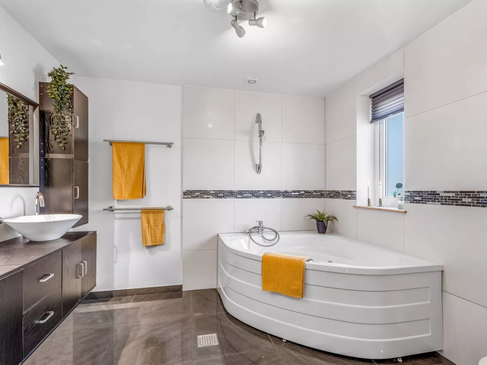 "Danika" - 1.5km from the sea-Binnen