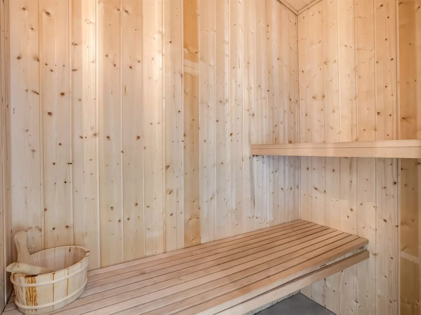 "Fin" - 150m from the sea-Binnen