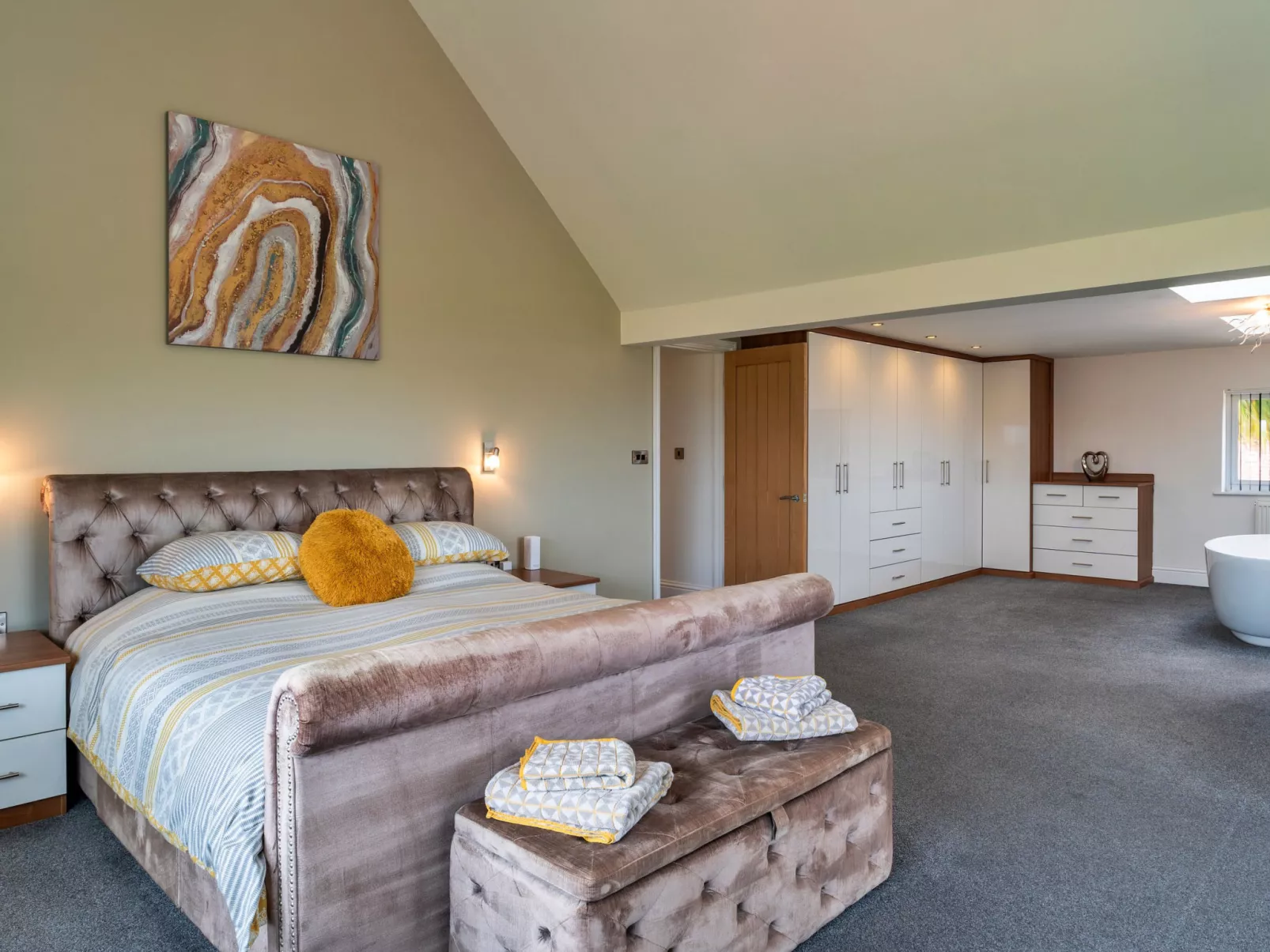 Stone Bow Farmhouse-Binnen