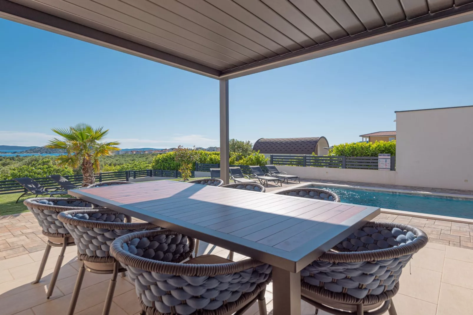 Four-Bedroom Villa With Pool-Buitenlucht