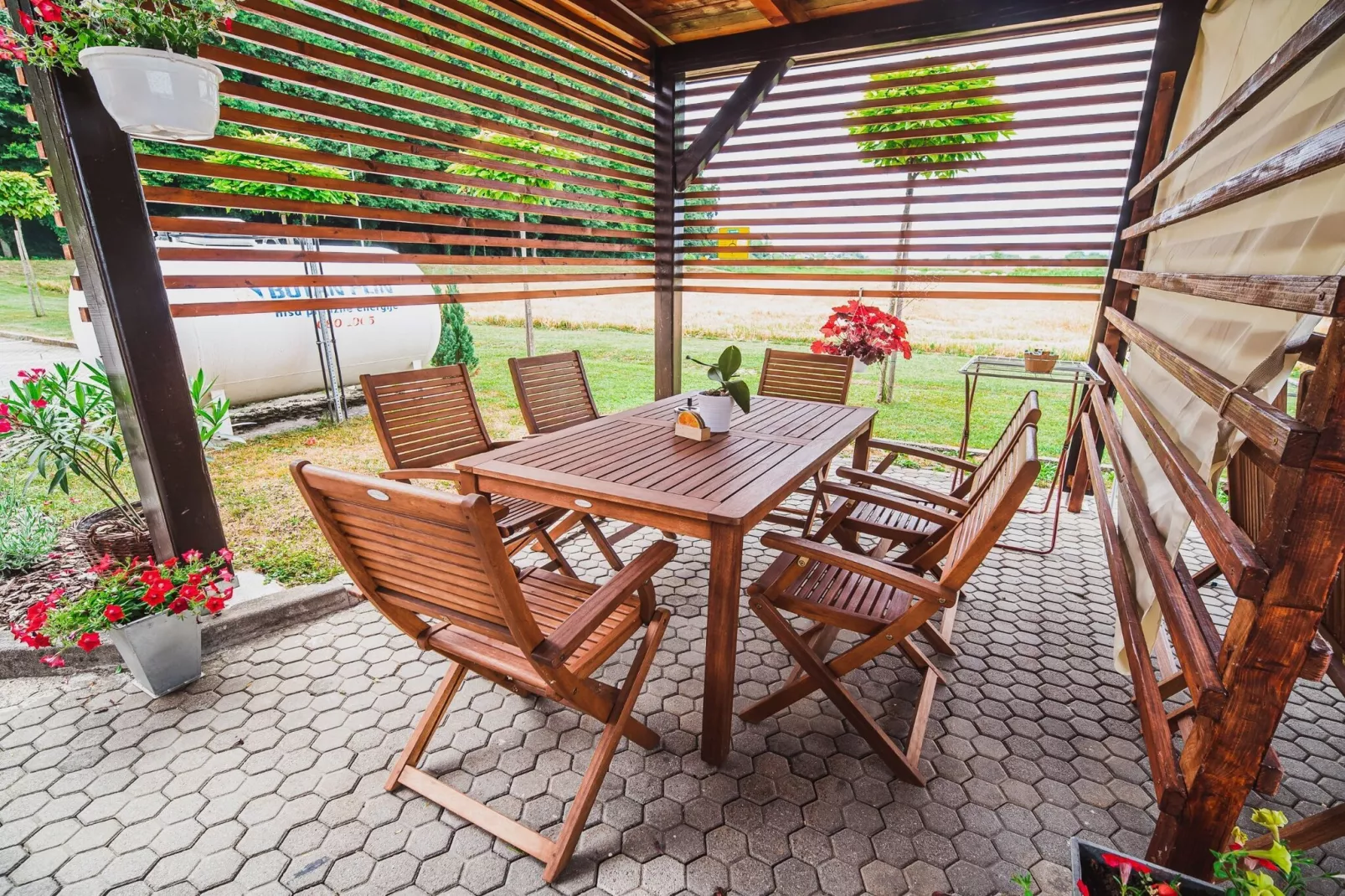 Elegant and Stylish Retreat Apartments with Terrace - Two Bedroom Apartment with Terrace-Buitenlucht