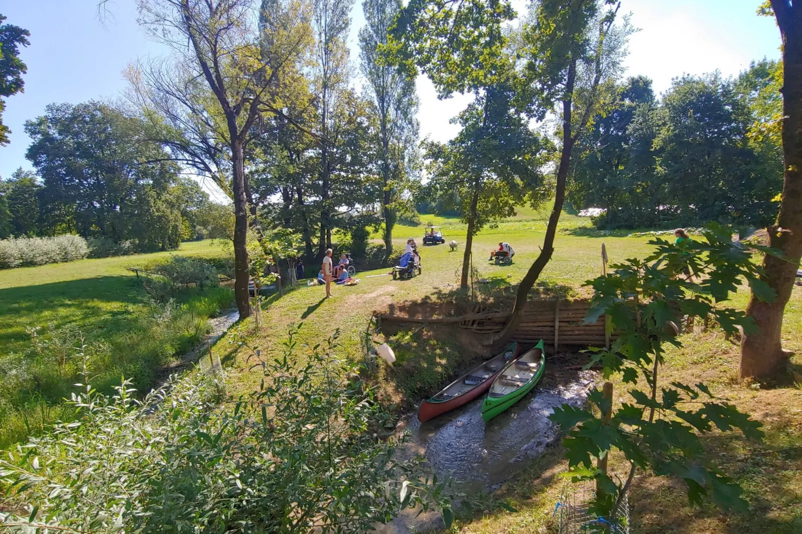 Cozy Luxe Holiday Home with Natural Thermal Bath - Seven Bedroom Holiday Home-Buitenlucht