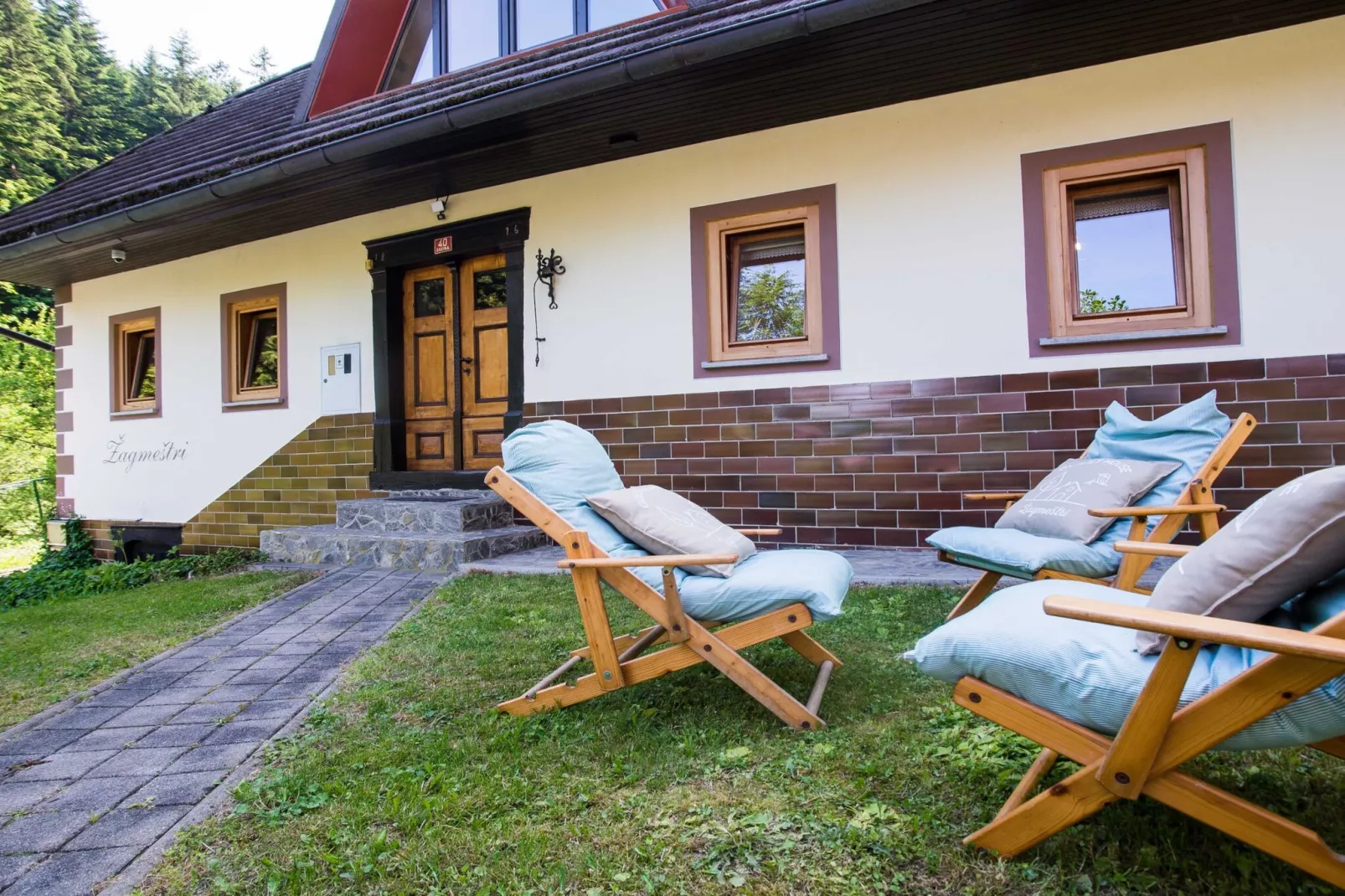 Rustic Authentic Holiday Home with Terrace and Wood Stove - Three Bedroom Holiday Home with Terrace-Buitenlucht
