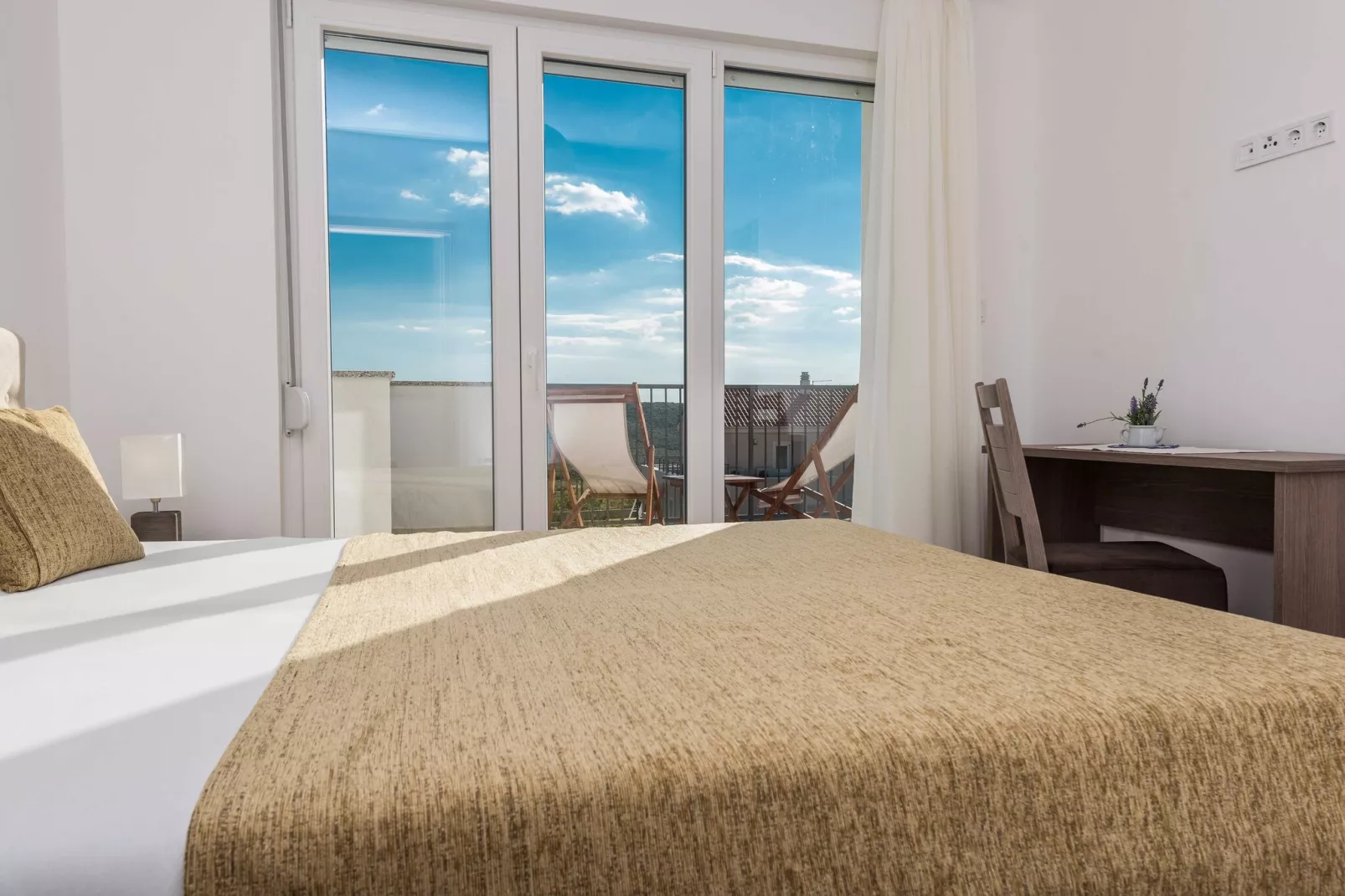 Luxury Escape with Swimming Pool & Modern Design - Comfort Four Bedroom Villa with Sea View and Private Pool ( Villa 7)-Slaapkamer