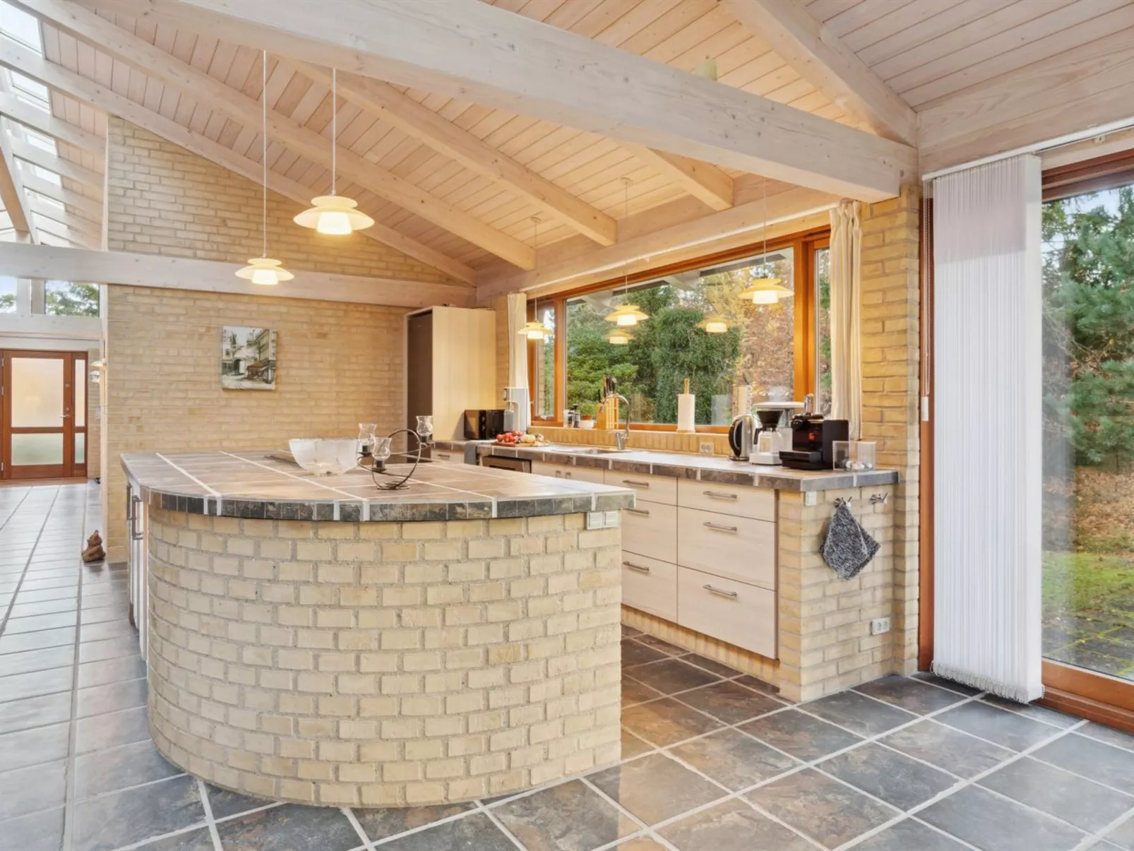 "Jorid" -  from the sea-Binnen