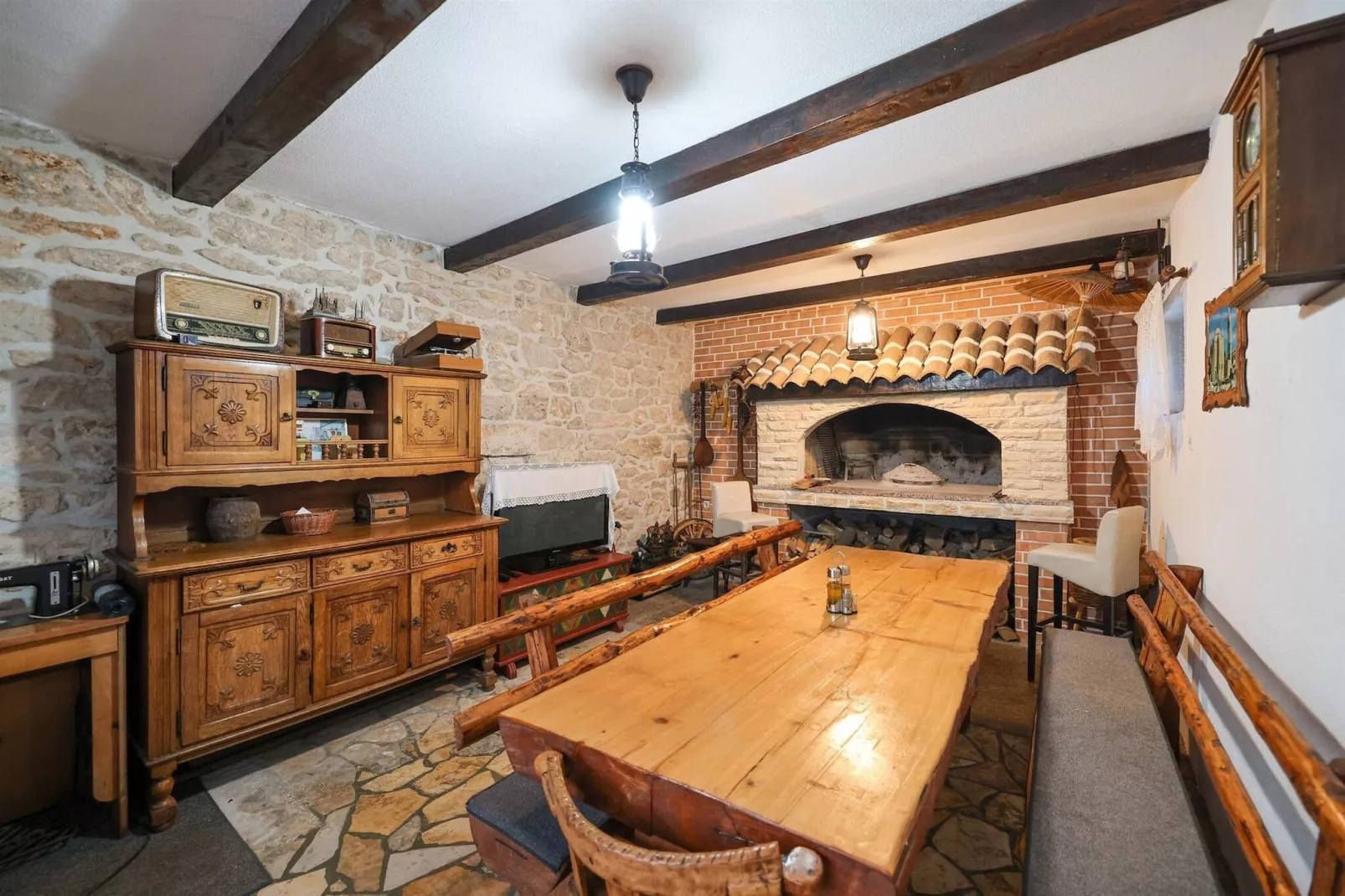 Authentic Villa Vita-Eetkamer