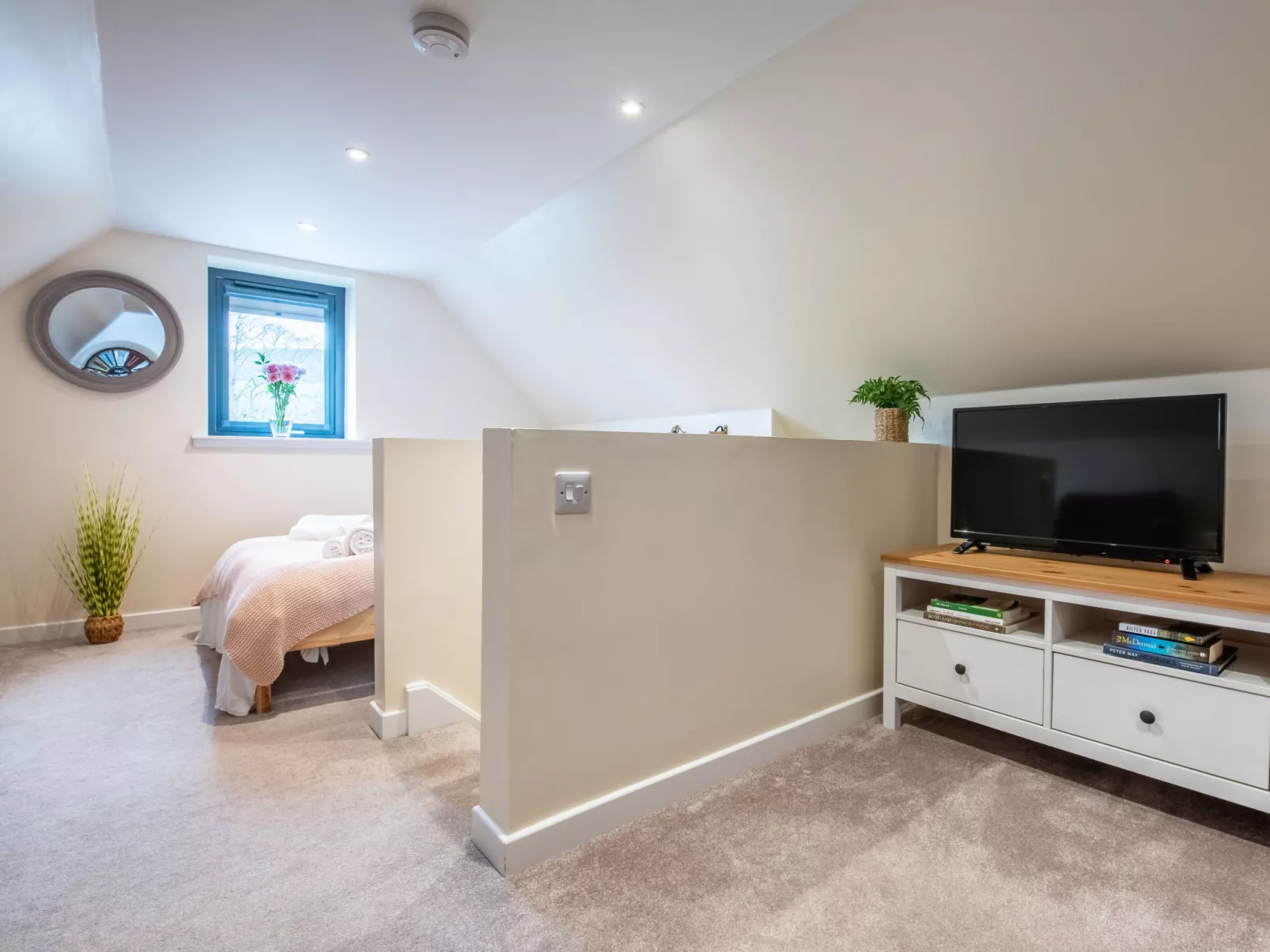 Wayside Bothy-Binnen