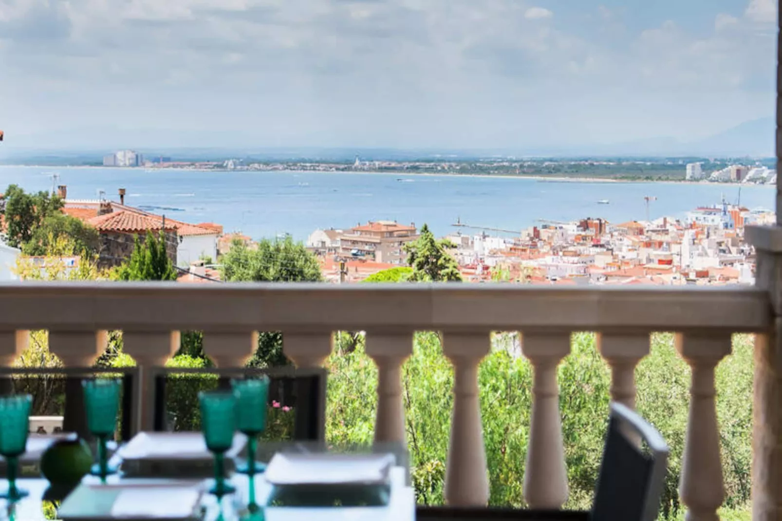 Maison à Roses-Niet-getagd