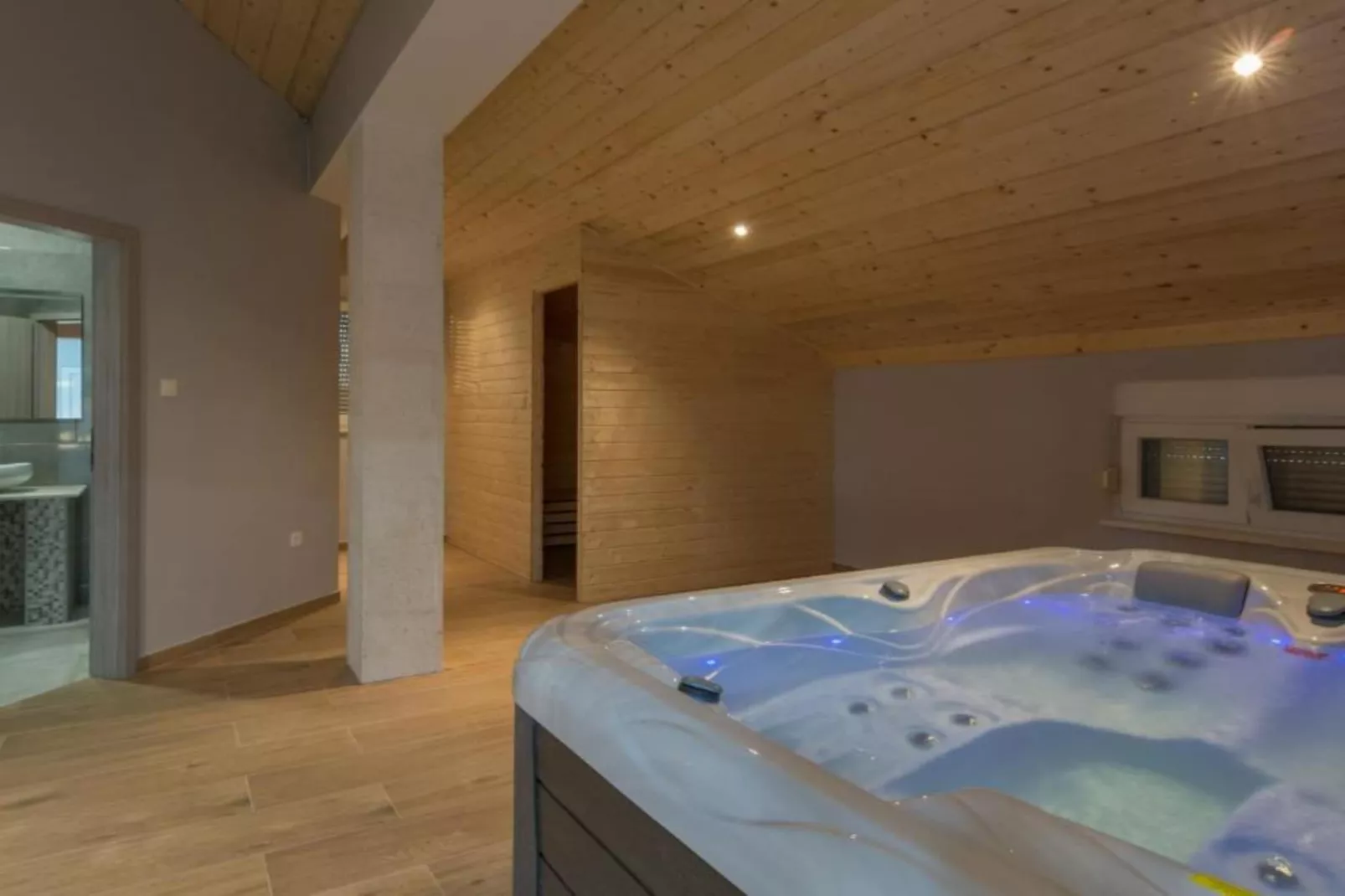 Holiday House BALEN with Swimming Pool - Six Bedroom Holiday House With Pool-Sauna