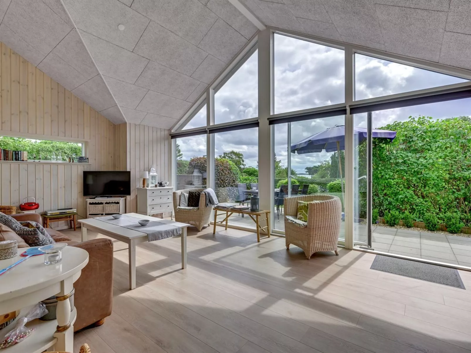 "Regni" - 300m to the fjord-Binnen