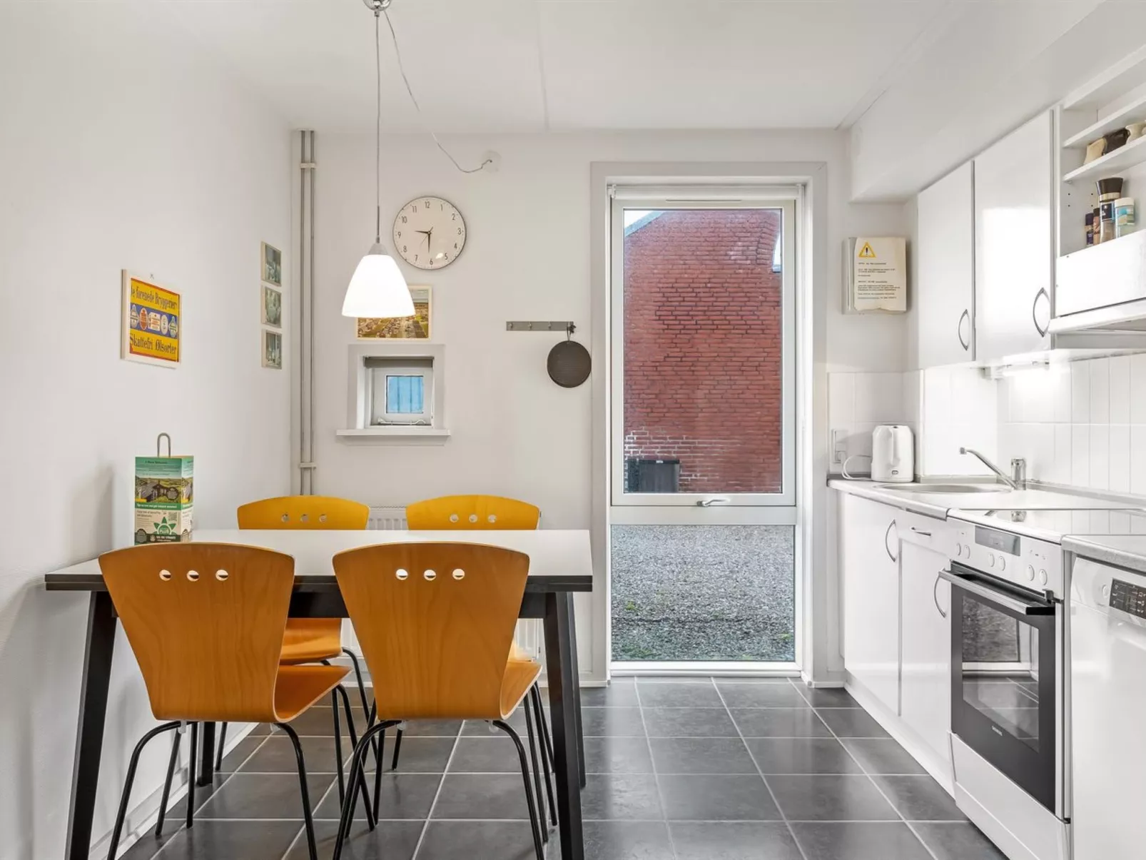 "Edly" - 2.3km from the sea-Binnen