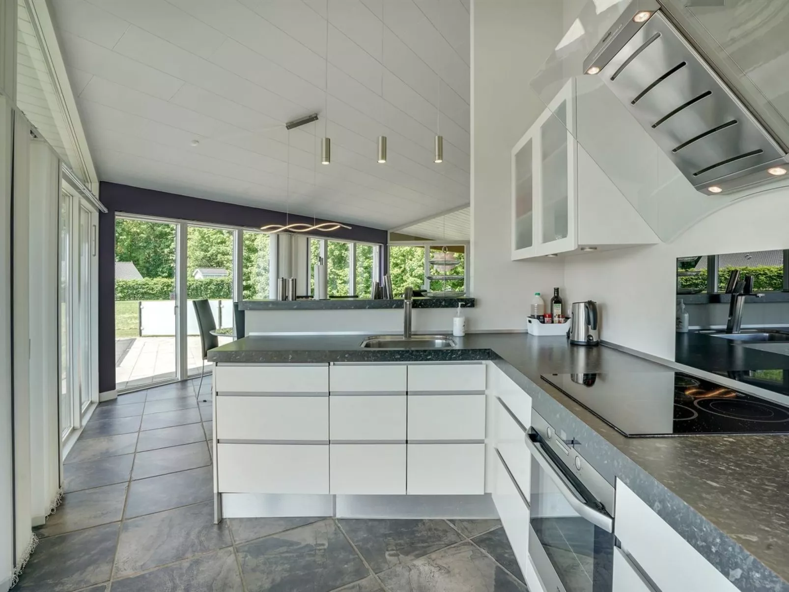 "Helena" - 250m from the sea-Binnen