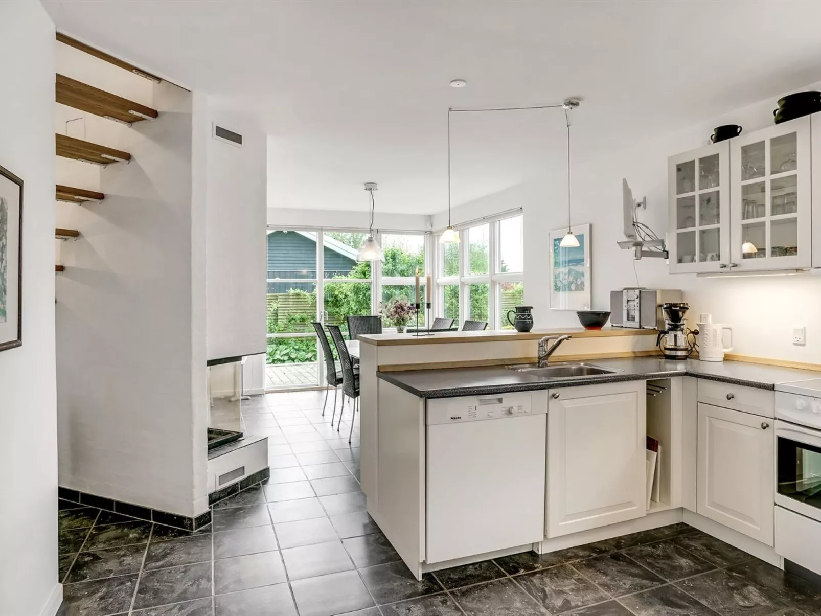 "Gullan" - 75m from the sea-Binnen