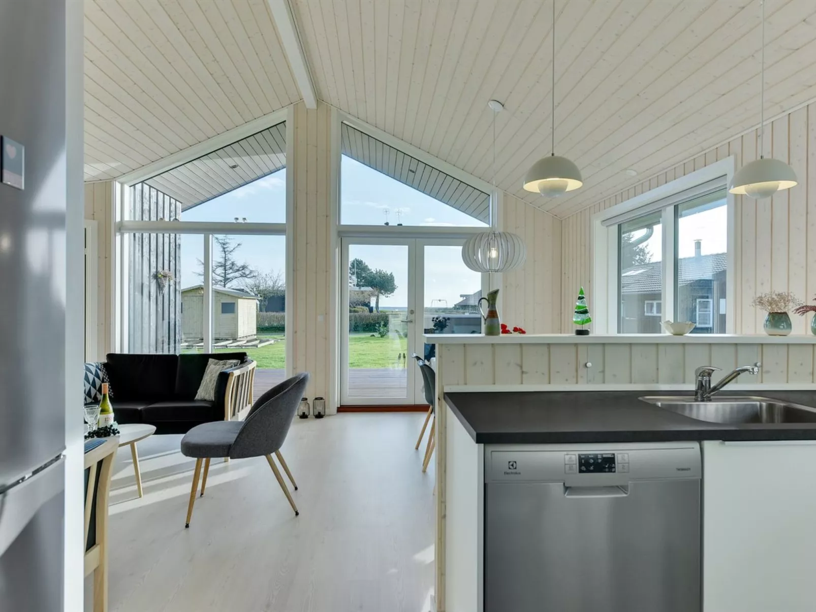 "Sighfrith" - 150m from the sea-Binnen