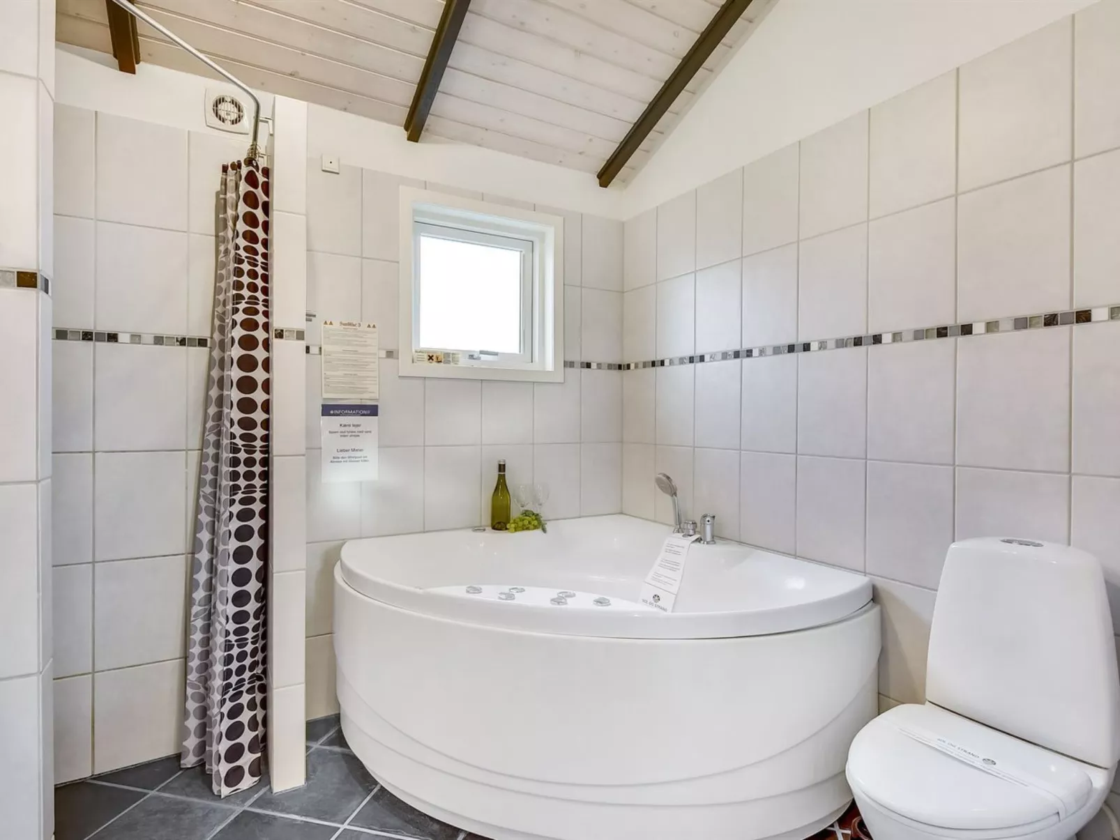 "Maj" - 150m from the sea-Binnen