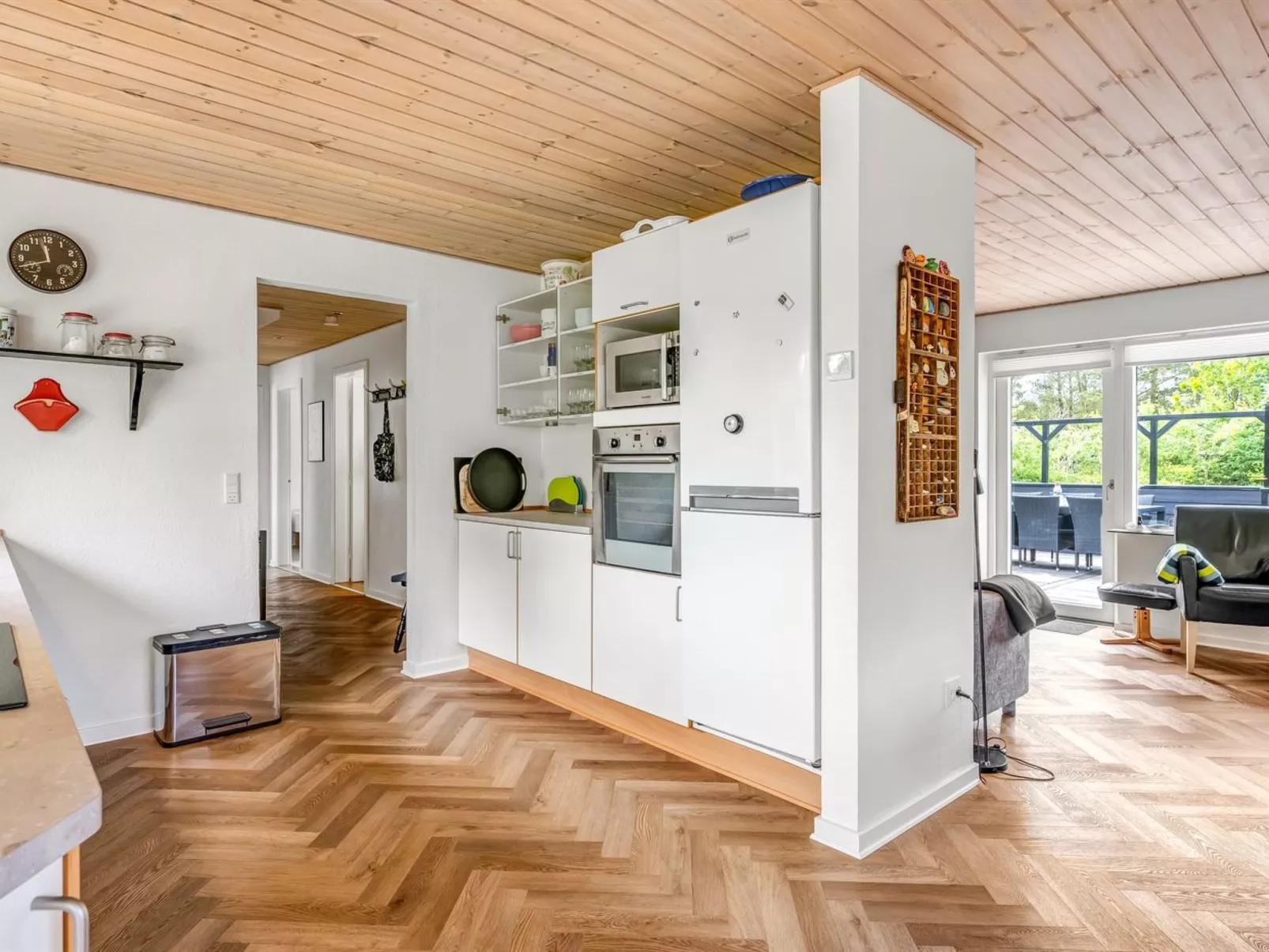 "Lavrans" - 2.5km from the sea-Binnen