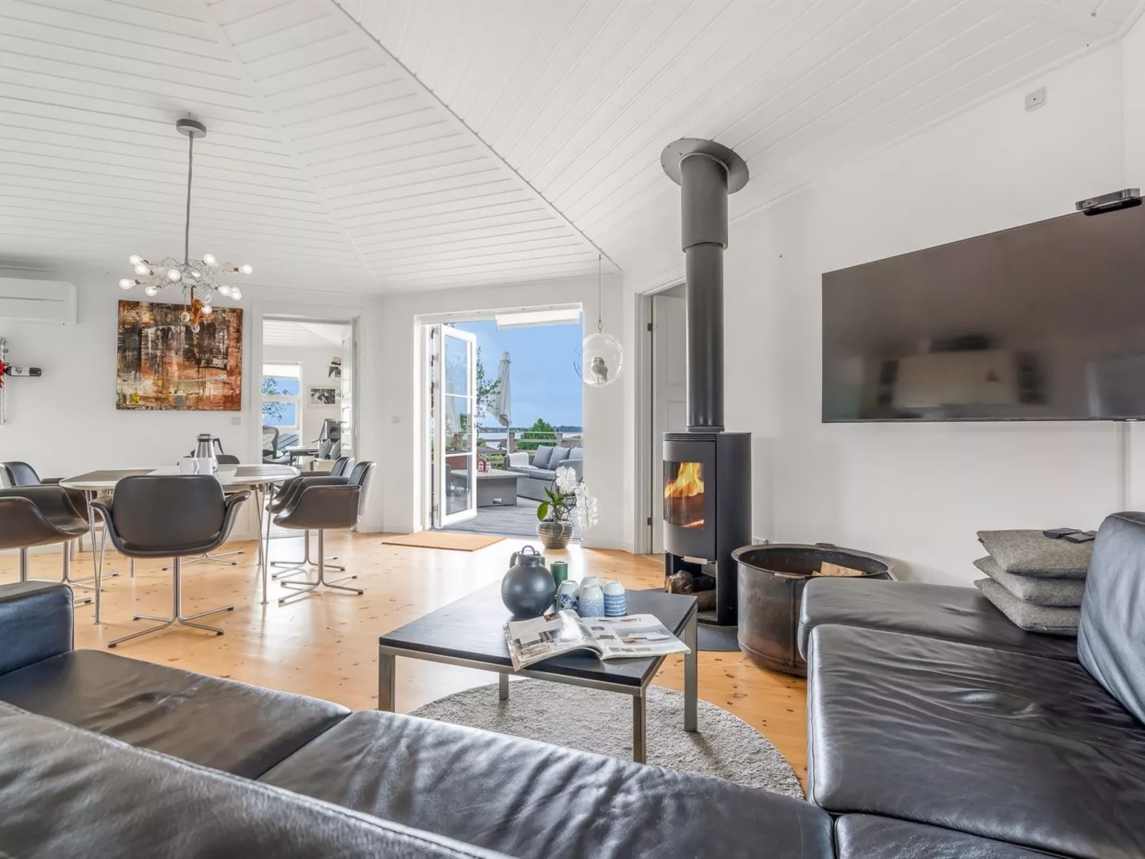 "Glenda" - 2.1km from the sea-Binnen