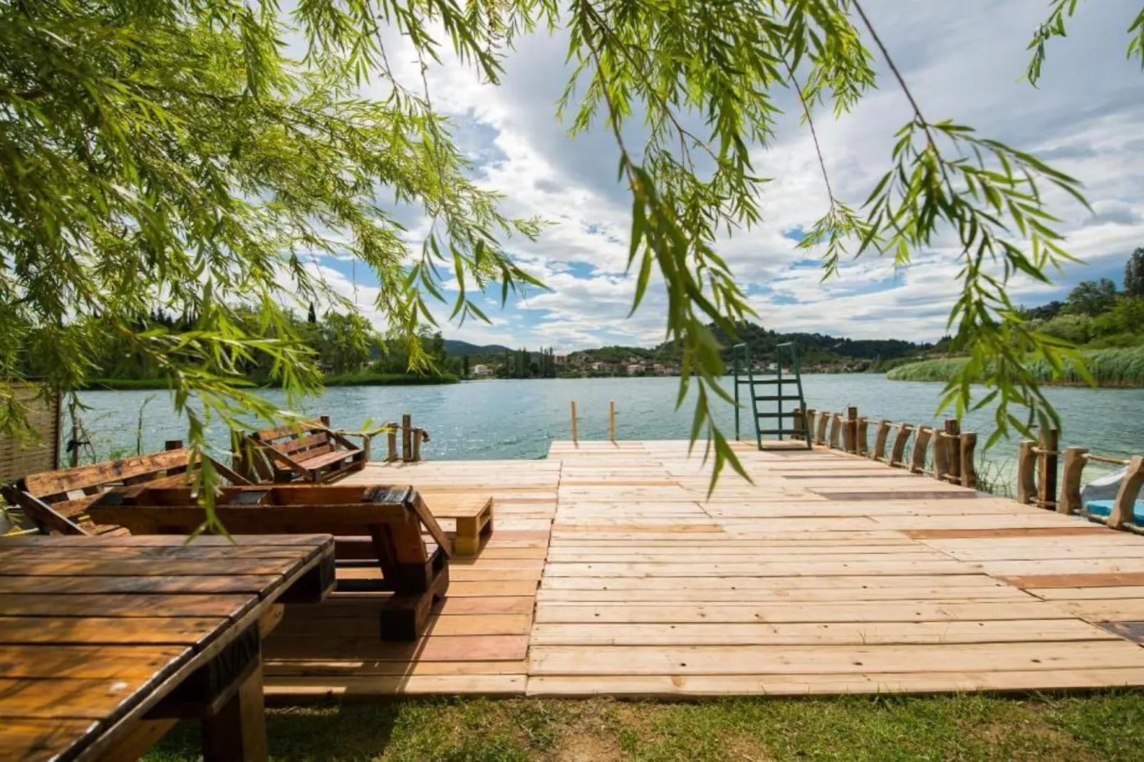 One-Bedroom Apartment With Lake View-Uitzicht