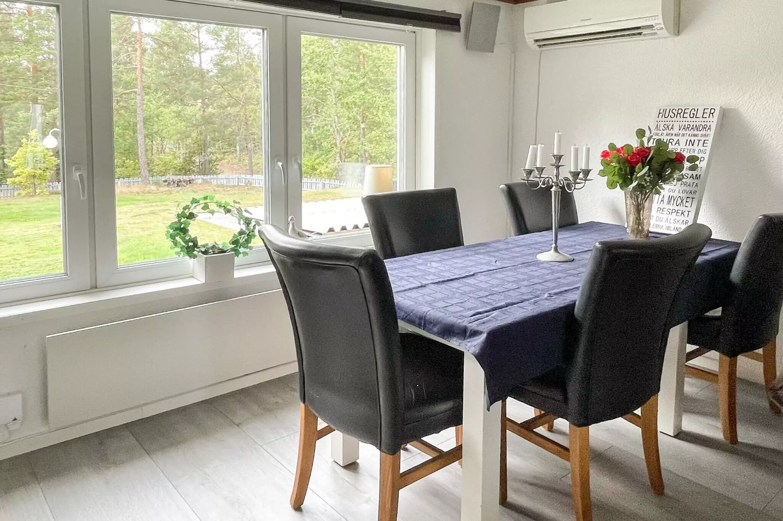 Villa in de archipel met zwembad en terras-Binnen