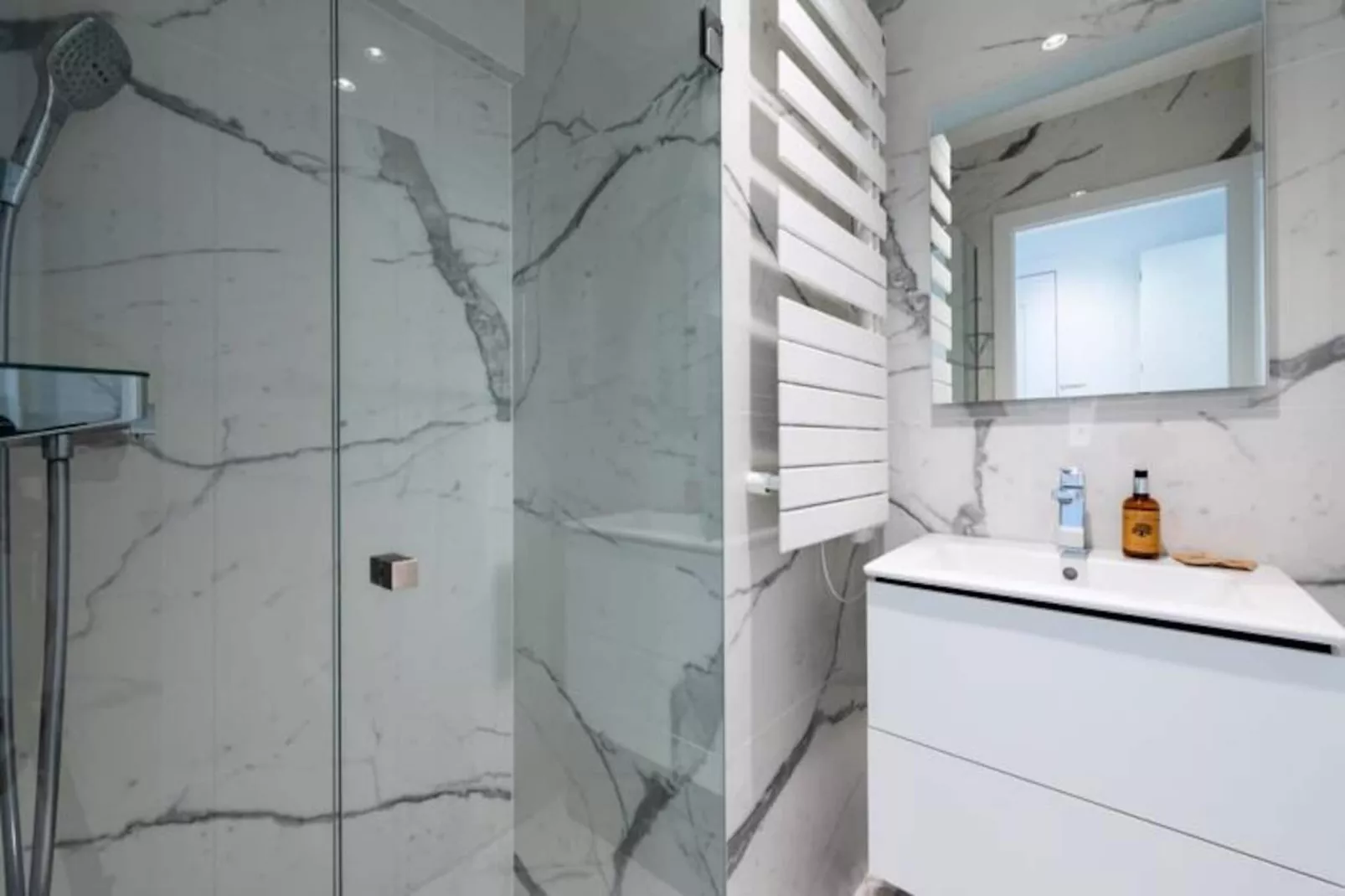 Résidence Spacieux 3p En R&eacute;sidence Avec Piscine-Niet-getagd