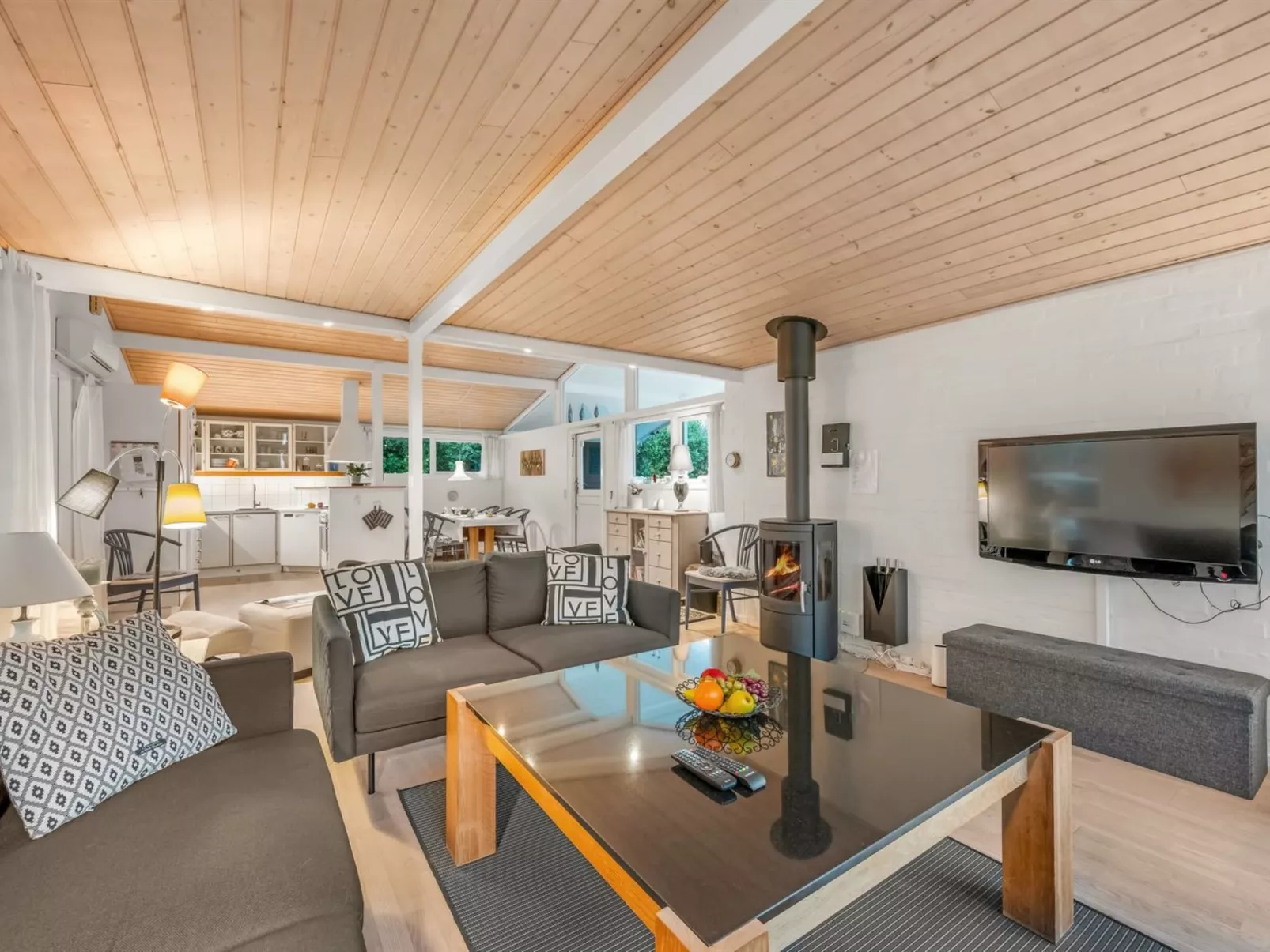 "Emmanuela" - 700m to the fjord-Binnen