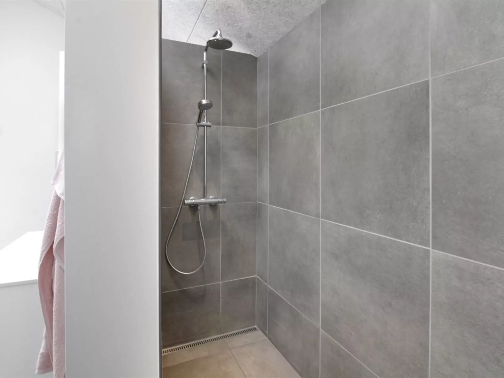 "Anuk" - 2.3km from the sea-Binnen