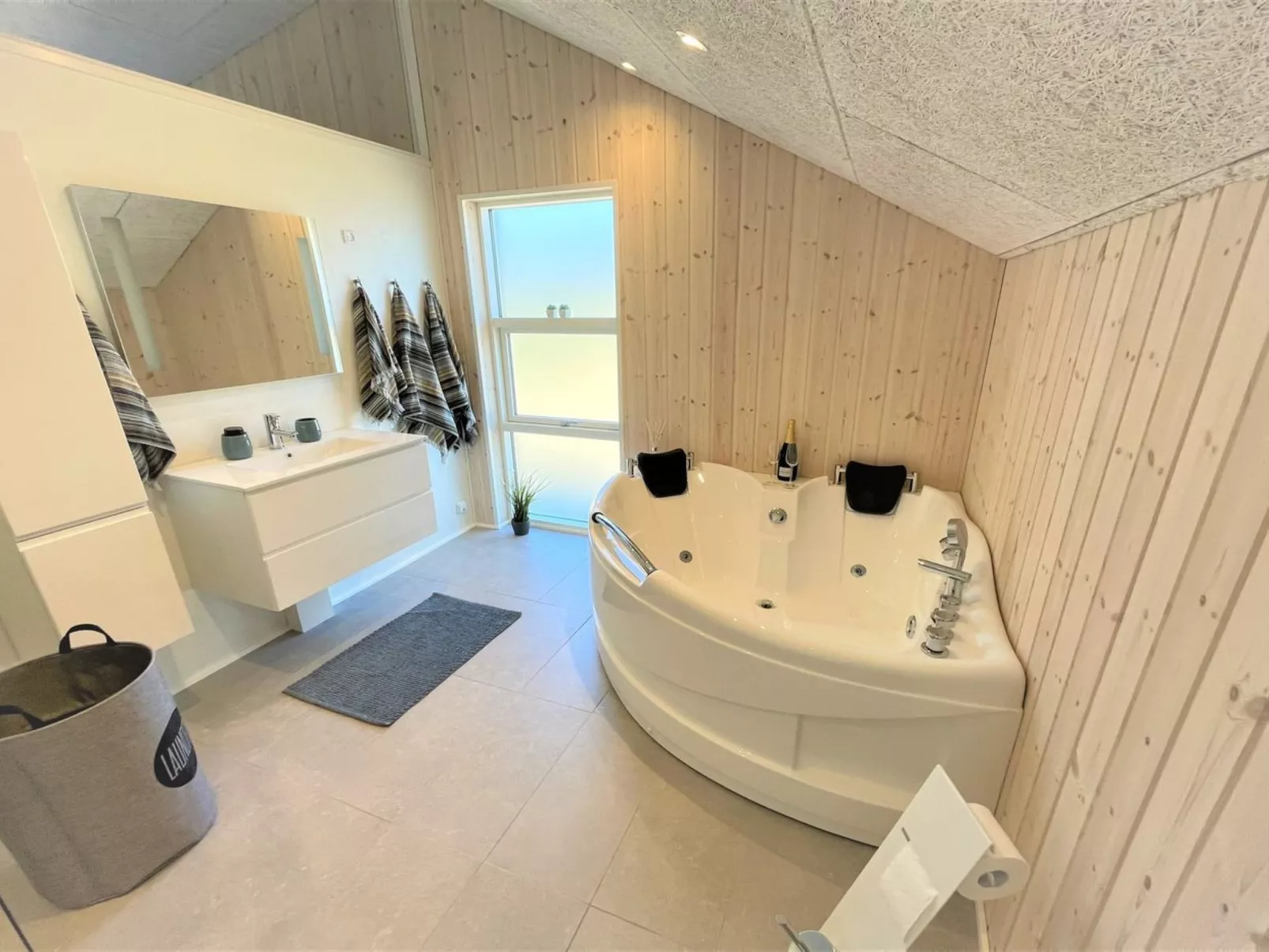 "Gustaf" - 400m to the fjord-Binnen