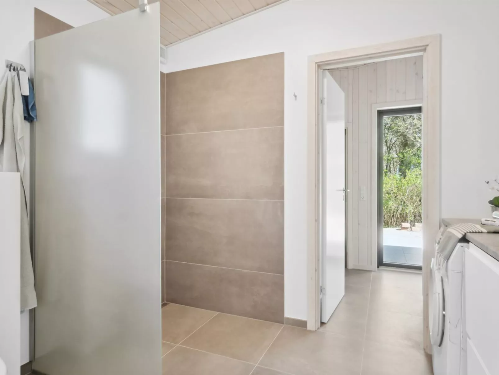 "Toska" - 100m to the fjord-Binnen