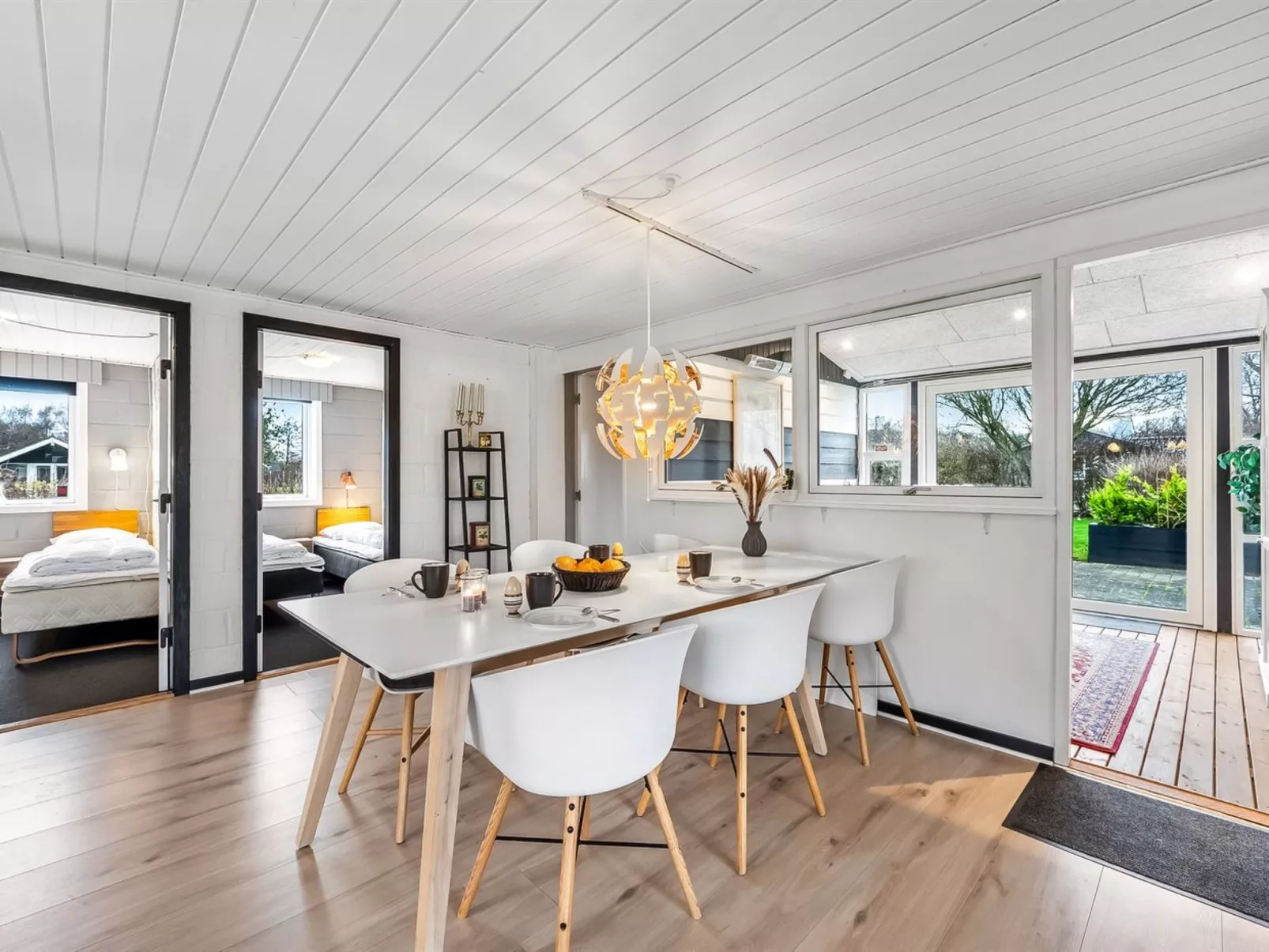 "Kjartan" - 32m to the fjord-Binnen