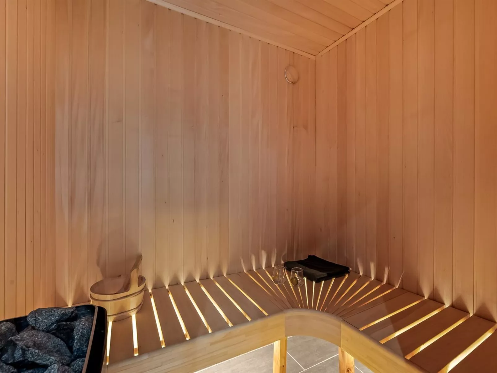 "Marius" - 400m from the sea-Binnen