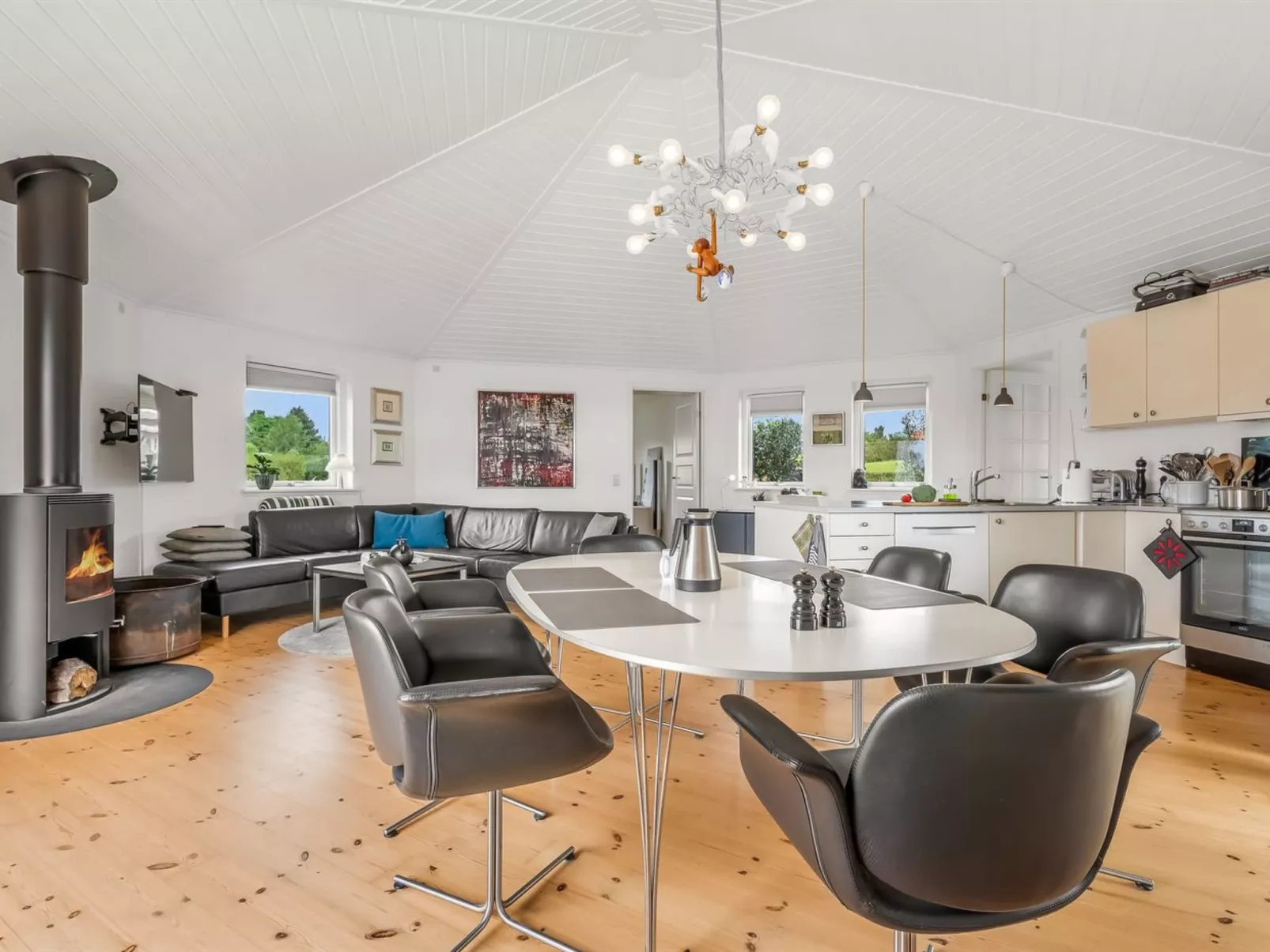 "Glenda" - 2.1km from the sea-Binnen