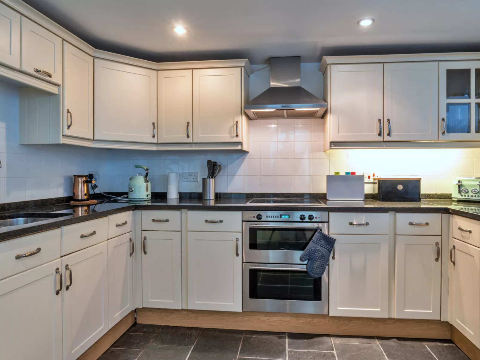 The Old Store-Binnen