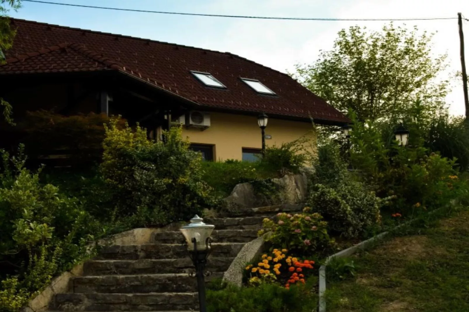 Zevnik Quiet Retreat with Stunning Views and Equestrian Activities - Standard One Bedroom Apartment-Buitenlucht