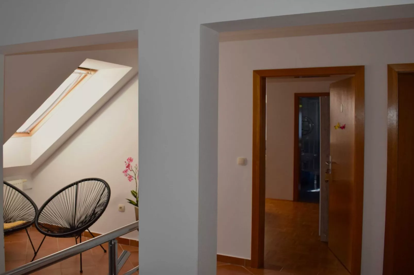 Zevnik Quiet Retreat with Stunning Views and Equestrian Activities - Family Room with Private Bathroom 8-Binnen