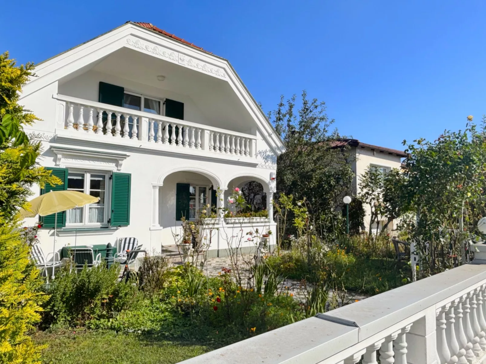 Großmutters Ferienhaus-Buiten