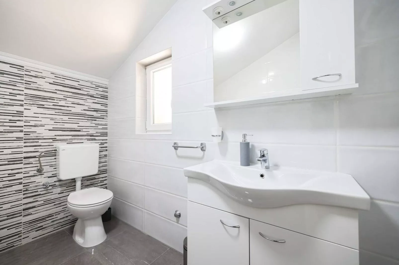 Holiday home Nekic-Badkamer