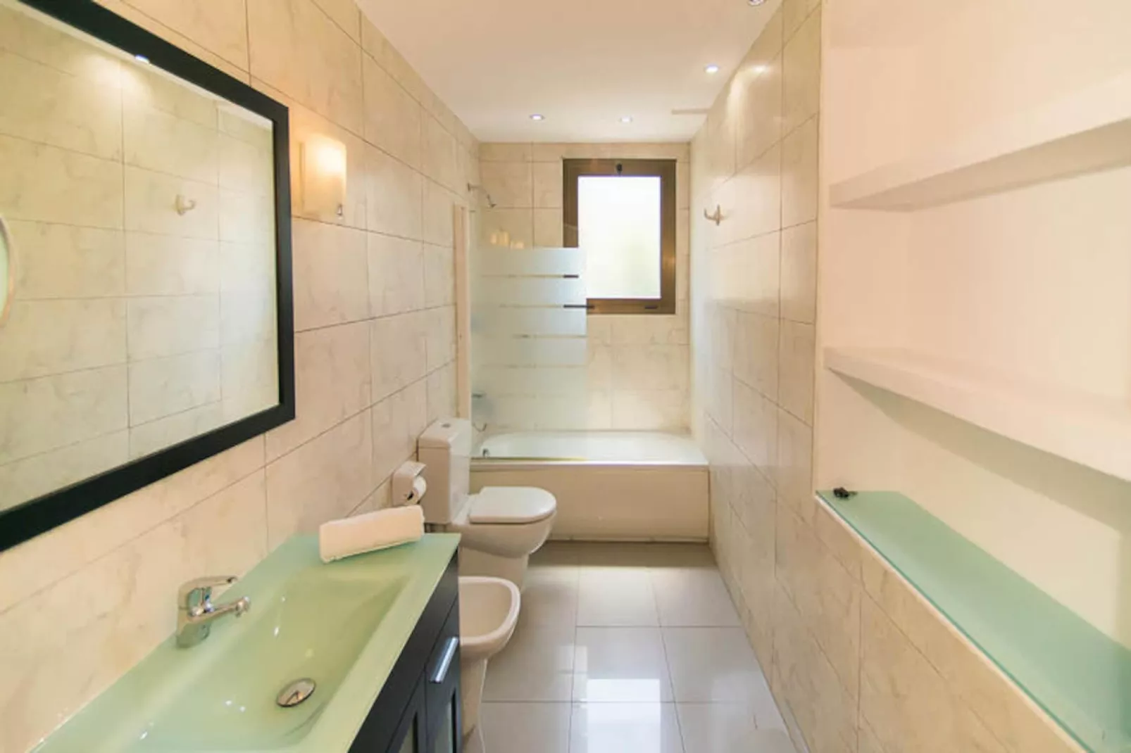 Maison à Roses-Niet-getagd