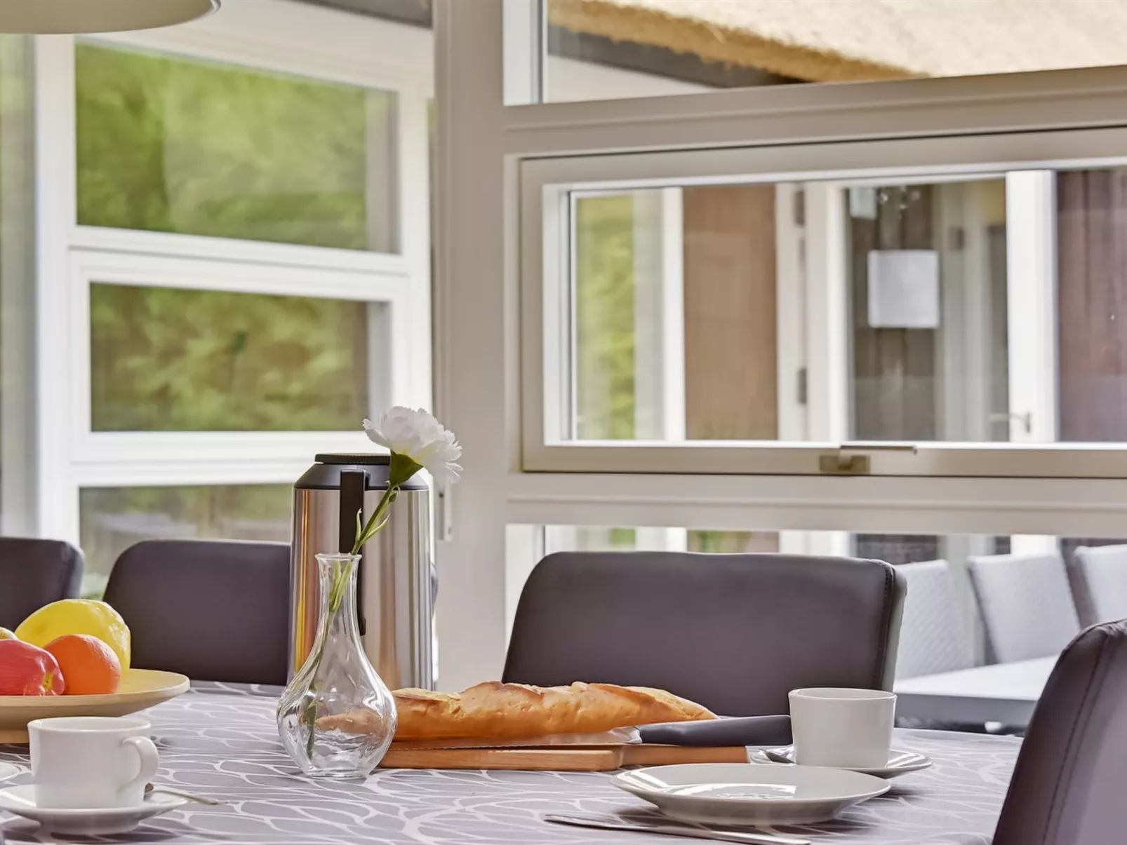 "Ellanor" - 1km from the sea-Binnen